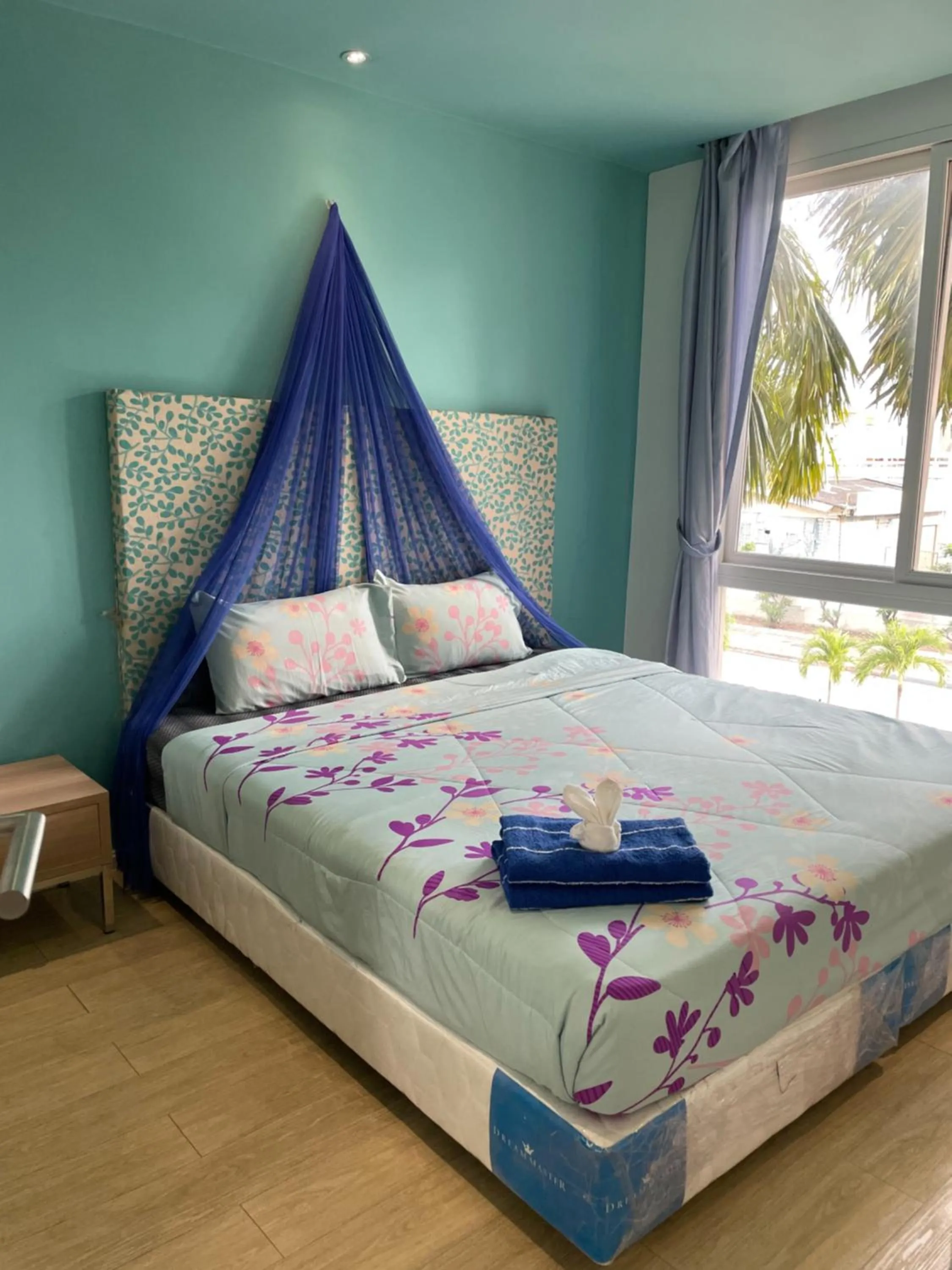 Bed in Atlantis Condo Resort Jomtien TLH