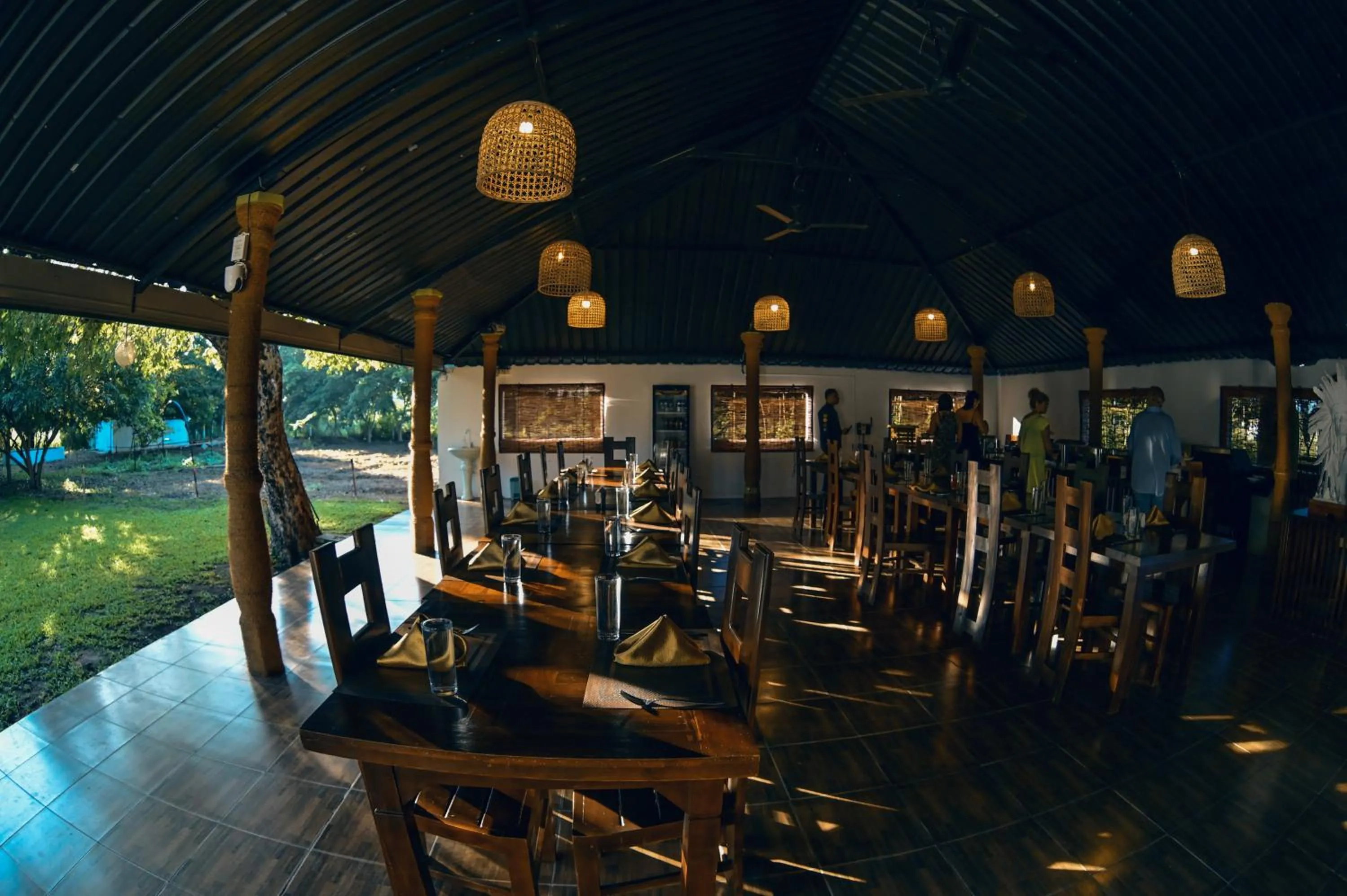 Restaurant/places to eat in Hotel Golden Ray