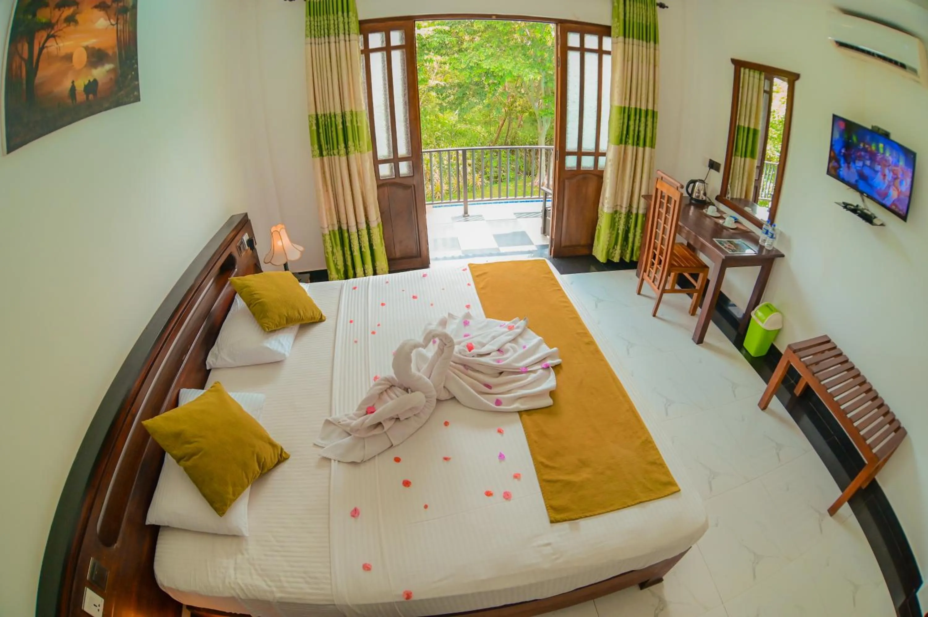 TV and multimedia, Bed in Hotel Golden Ray