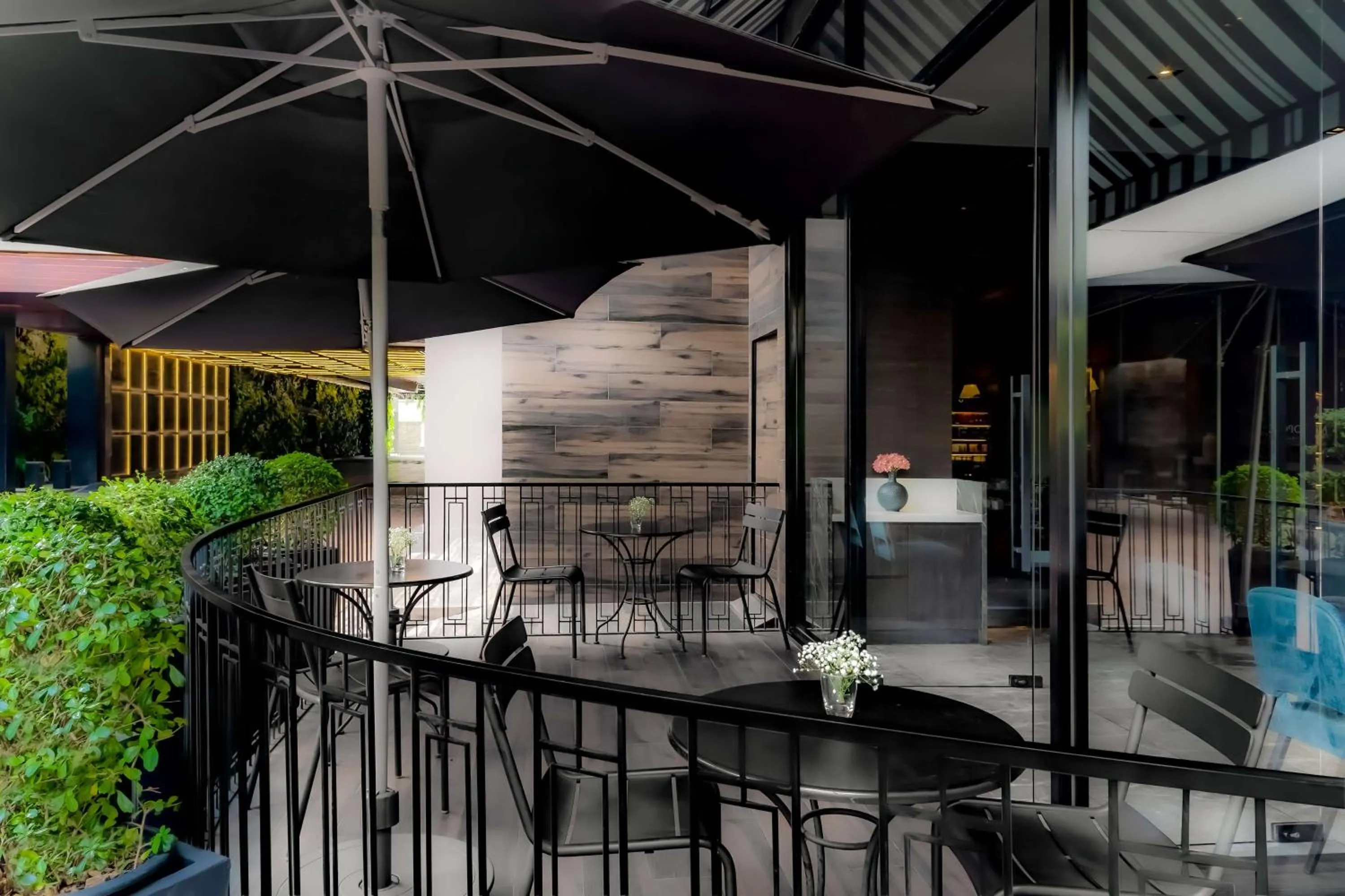 Restaurant/places to eat in Metropolis Suites Bangkok, Tapestry Collection by Hilton