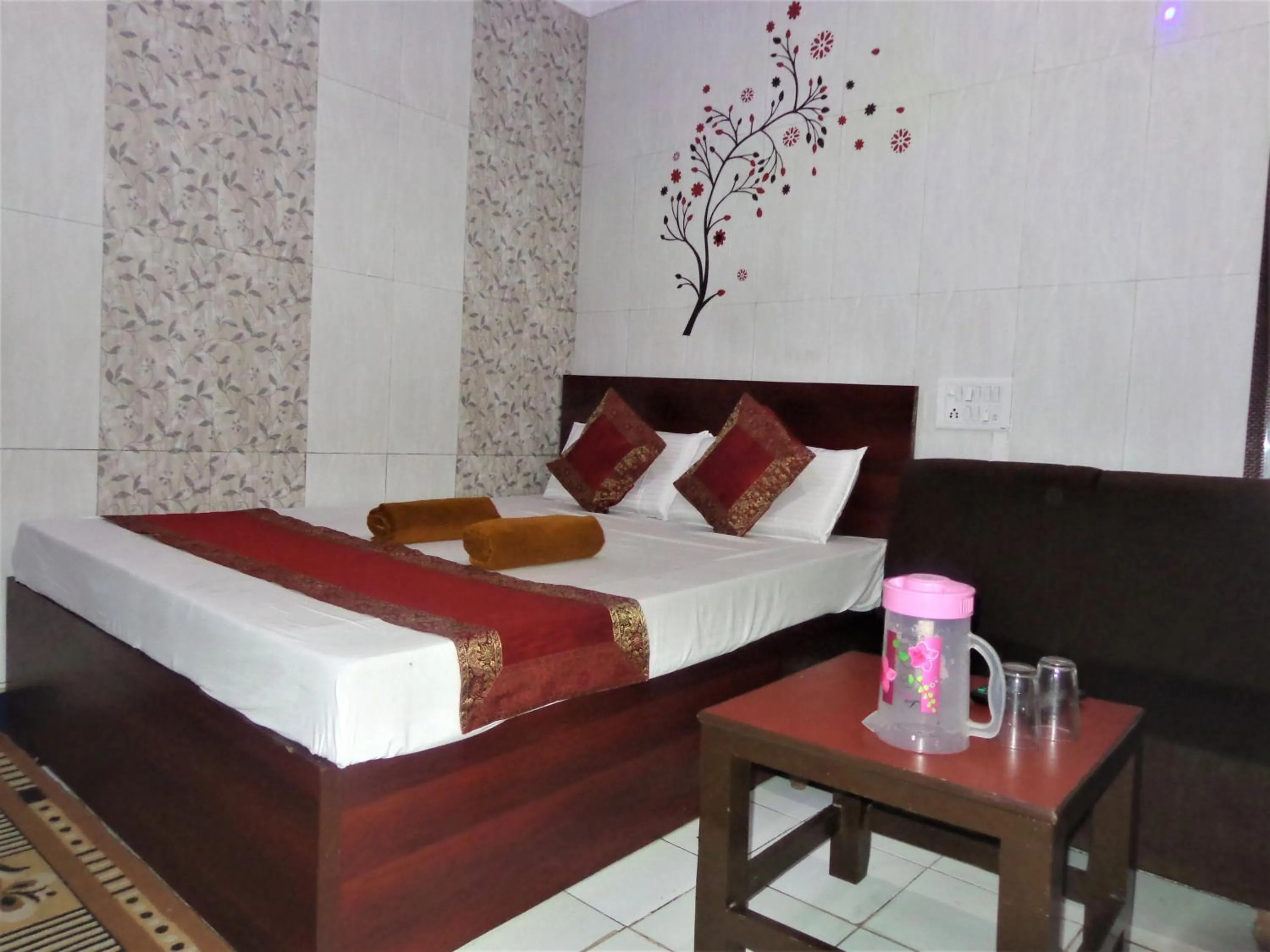 Bedroom, Bed in Luxmi Hotel