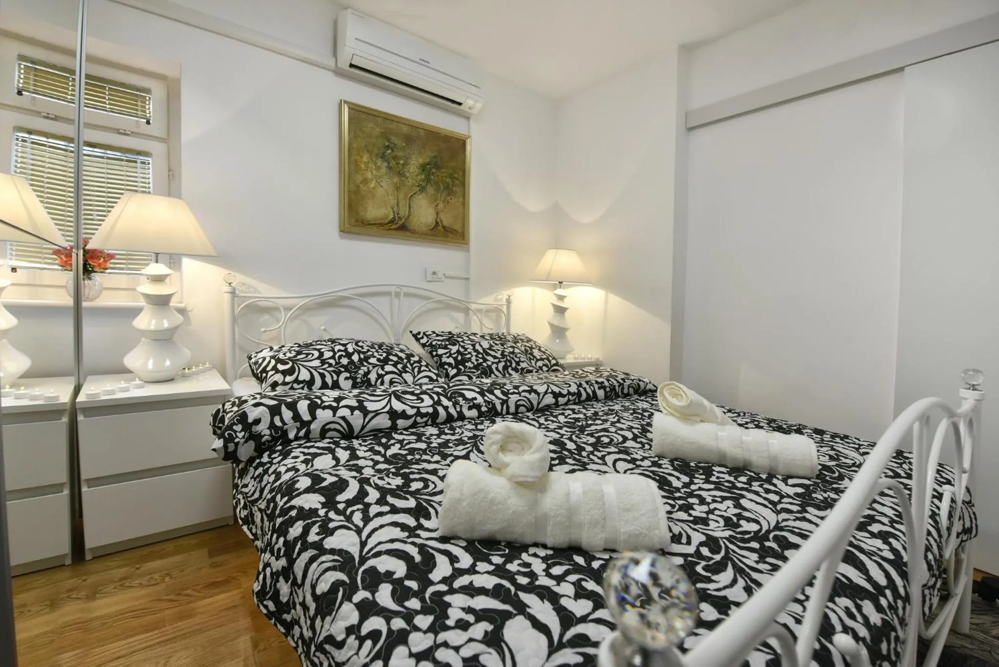 Bed in Apartment Markovski