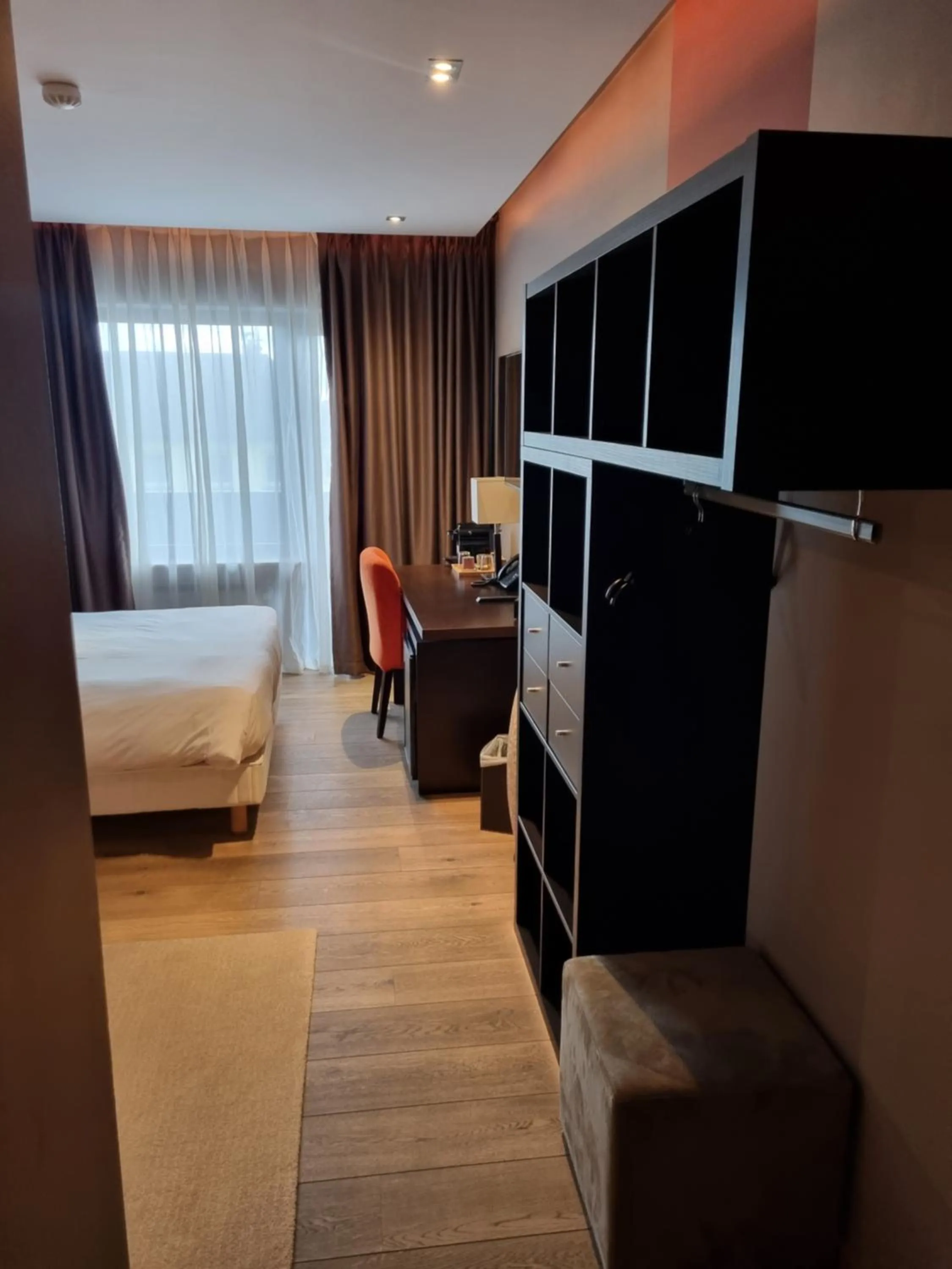 Photo of the whole room, Bed in Skol l'Original