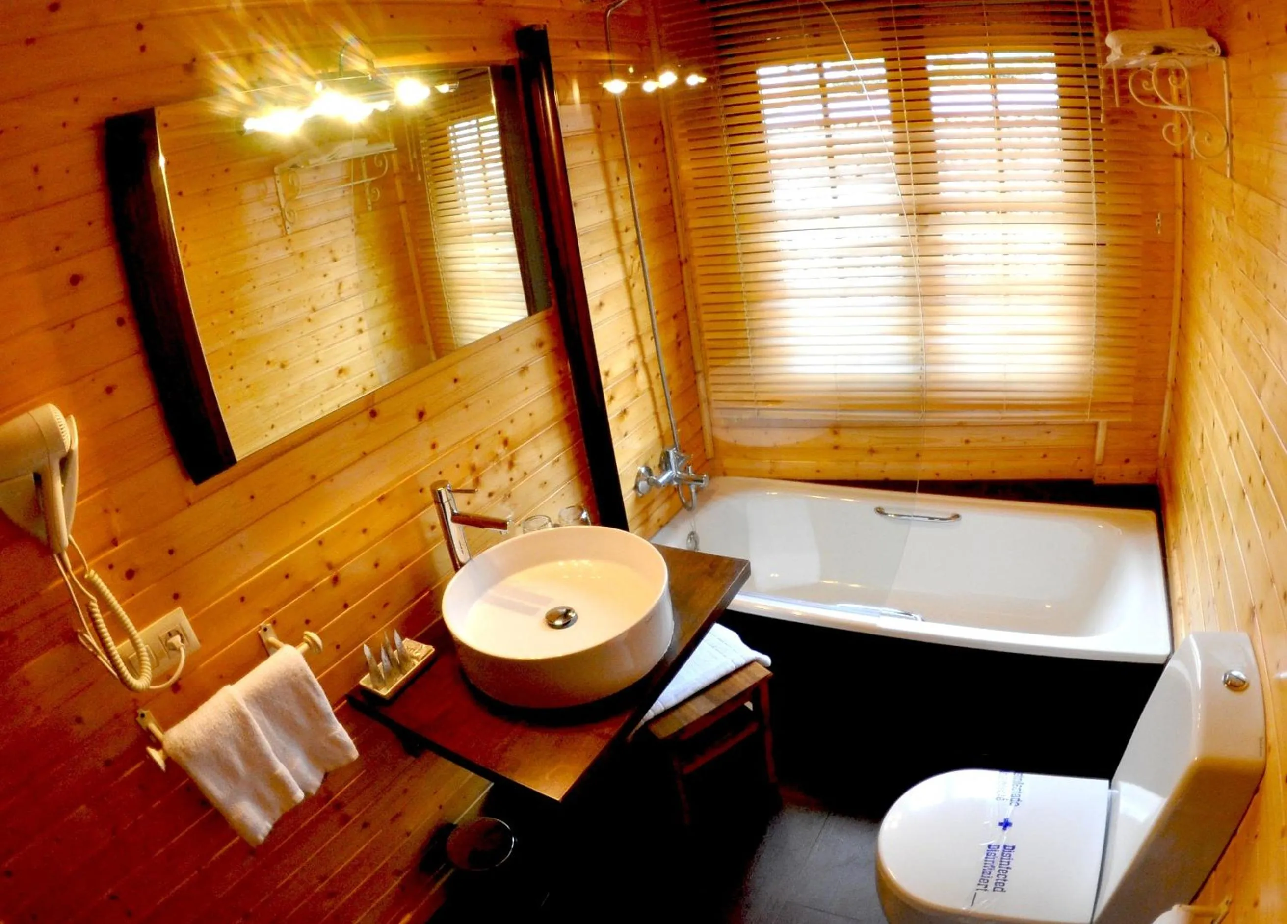 Bathroom in La Posada del Casar