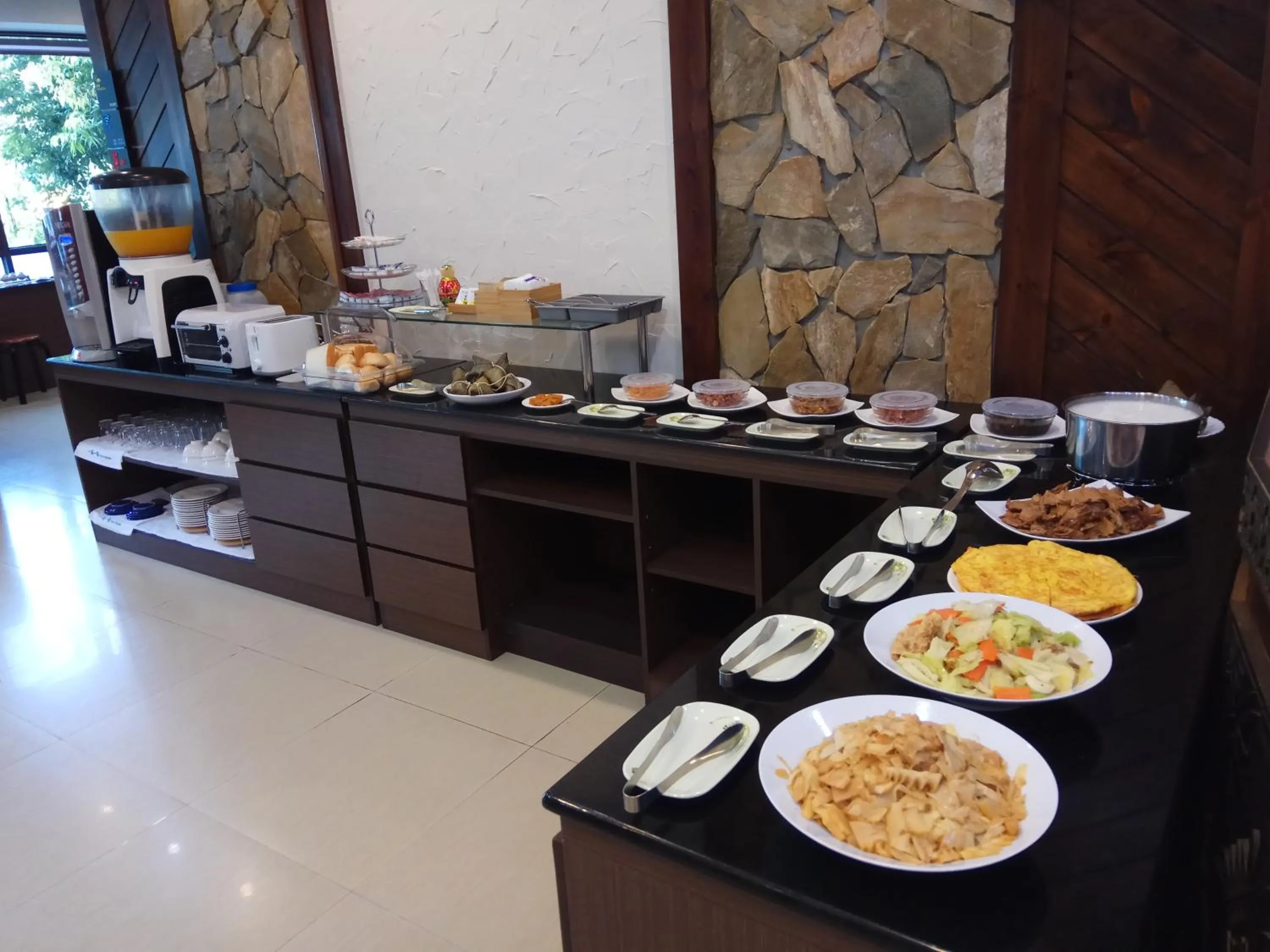 Breakfast in Ace House