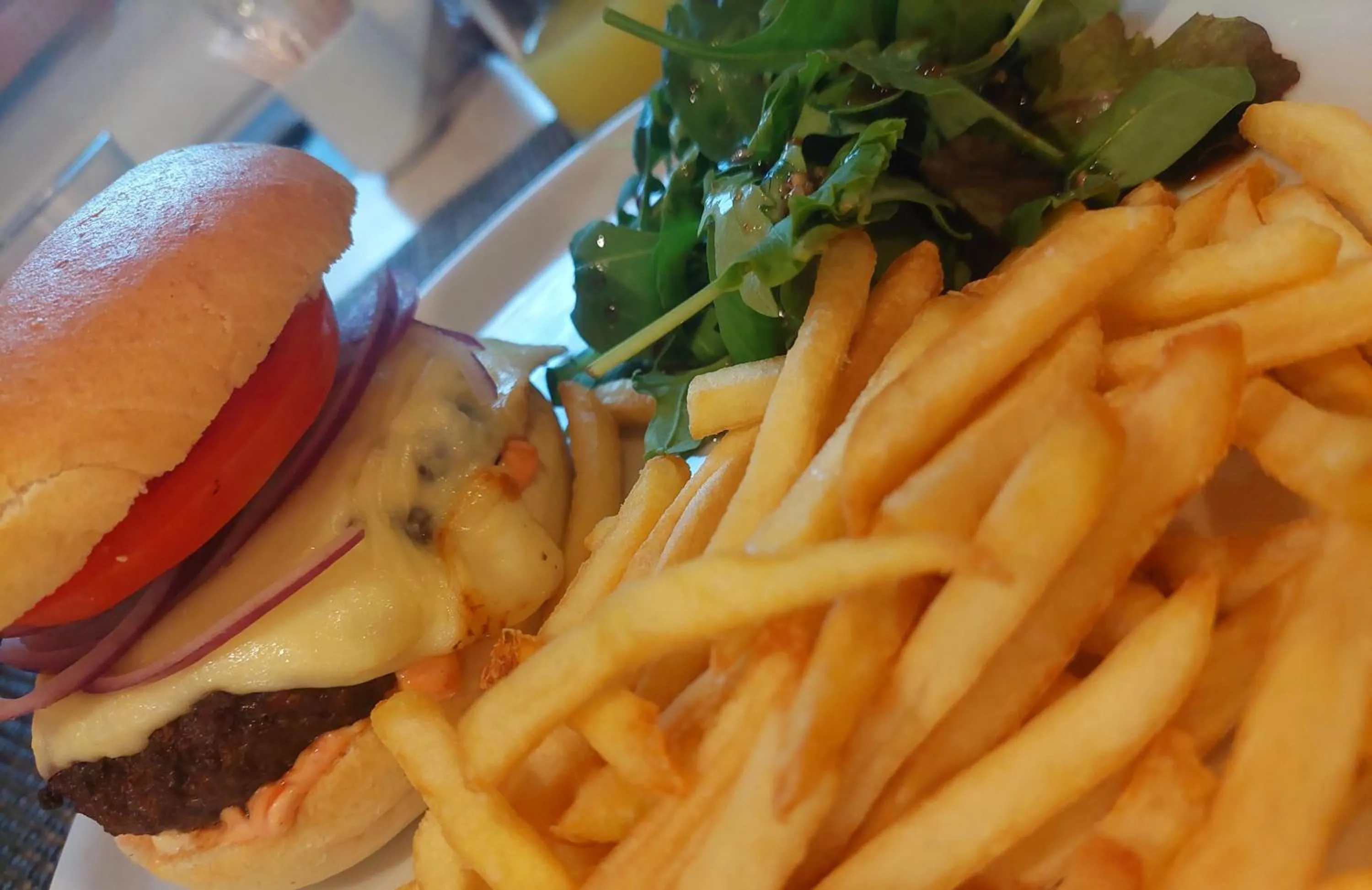 Restaurant/places to eat in Hanza Hotel