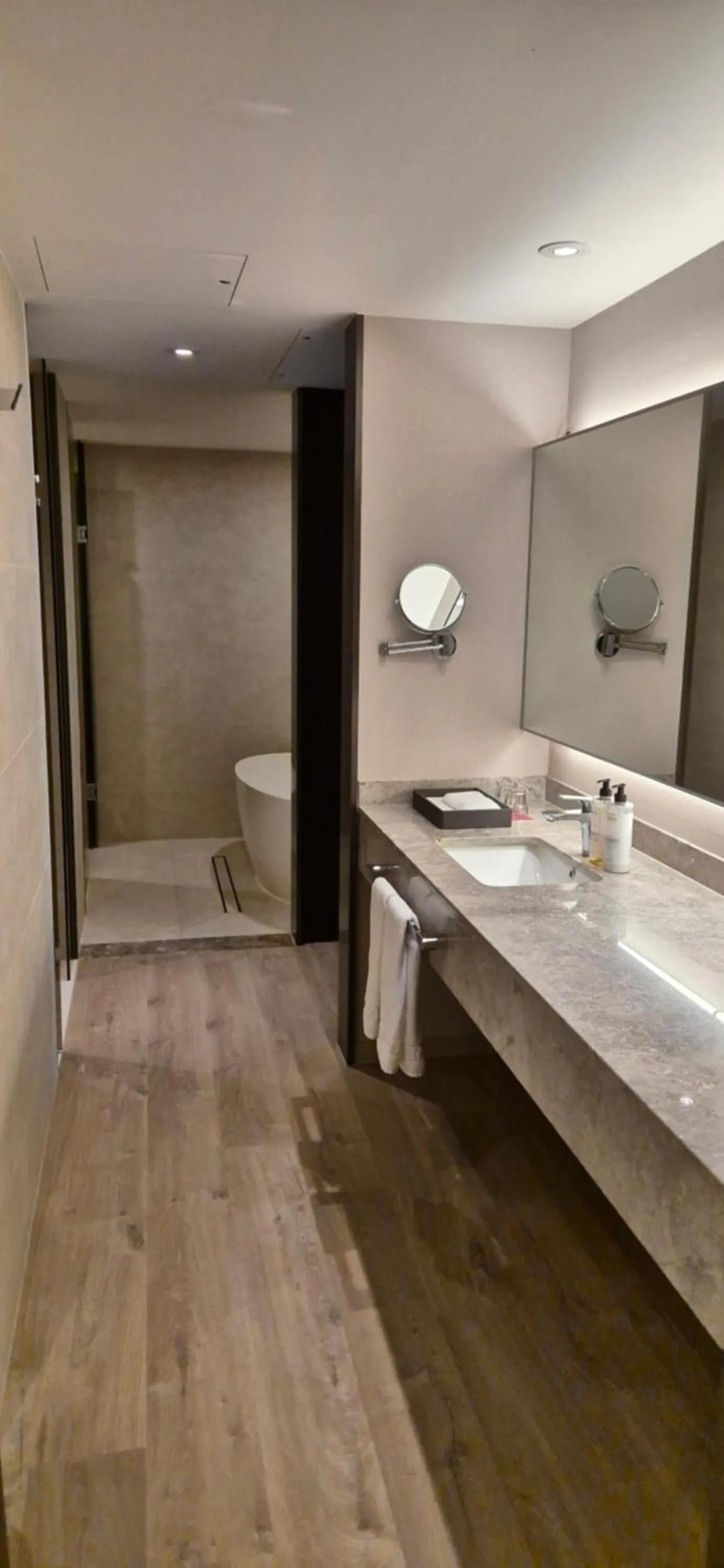 Toilet in Hotel Interburgo Exco