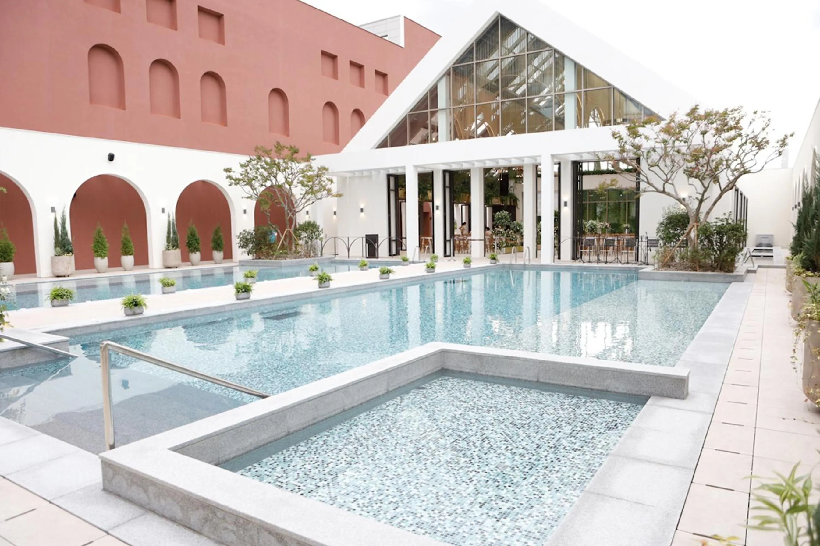 Pool view in Hotel Interburgo Exco