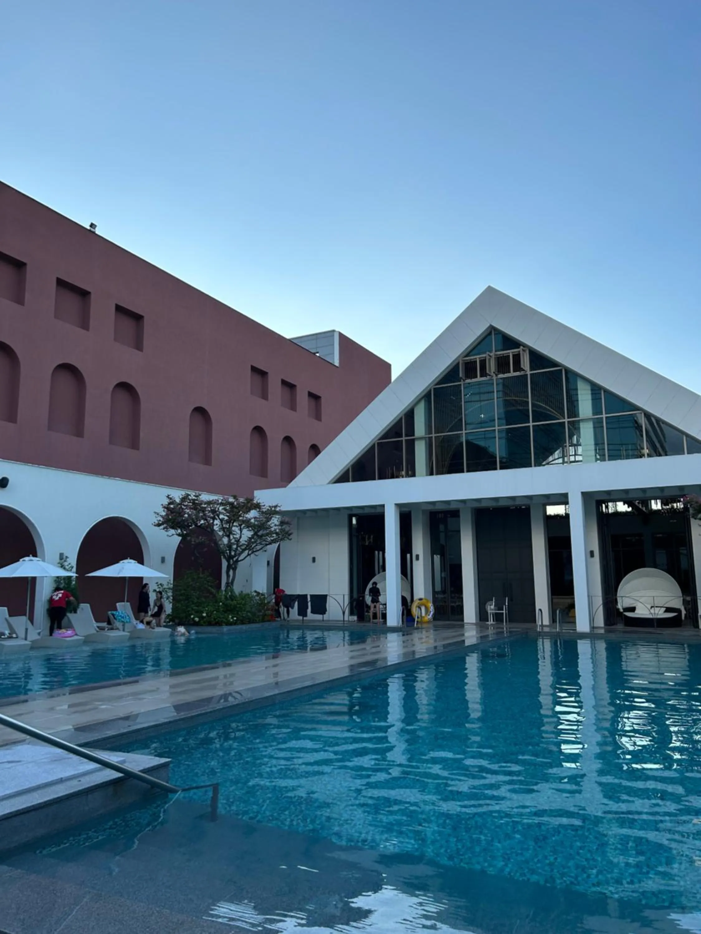 Swimming pool in Hotel Interburgo Exco