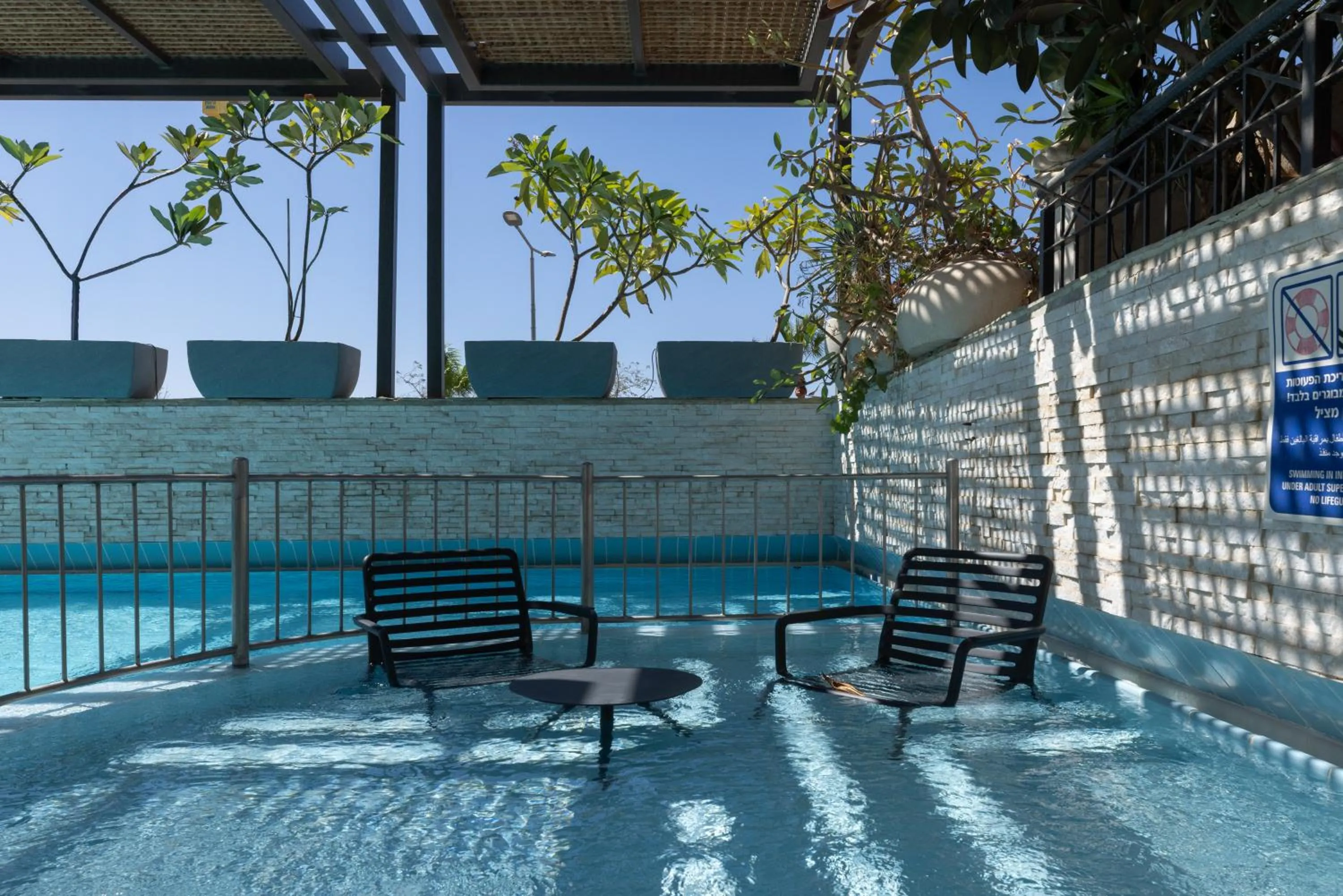 Swimming pool in Comfort Hotel and Spa - Adults Only
