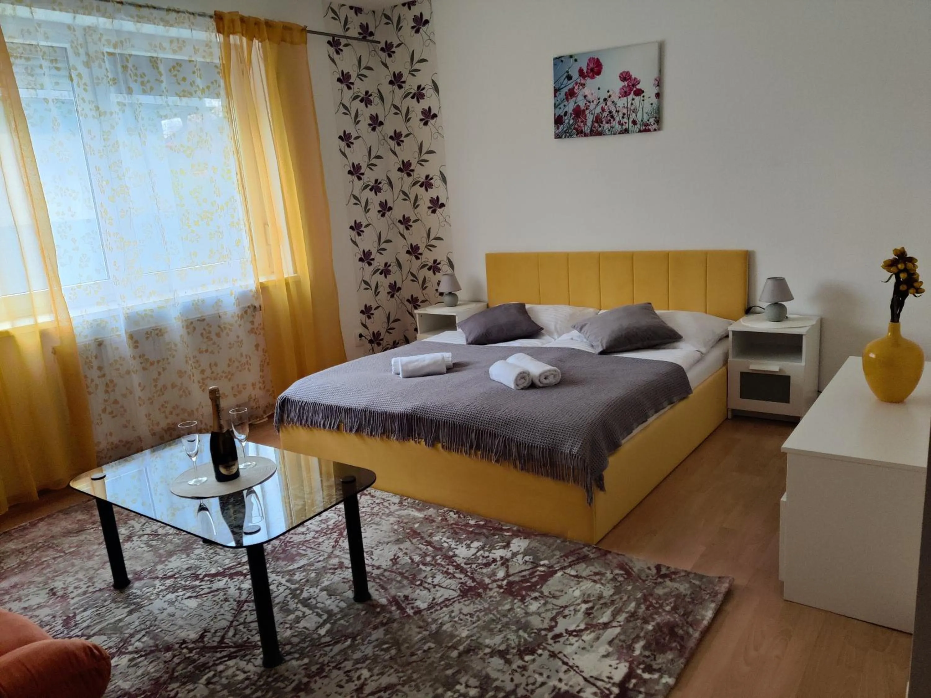 Bedroom, Bed in Hotel Orlan