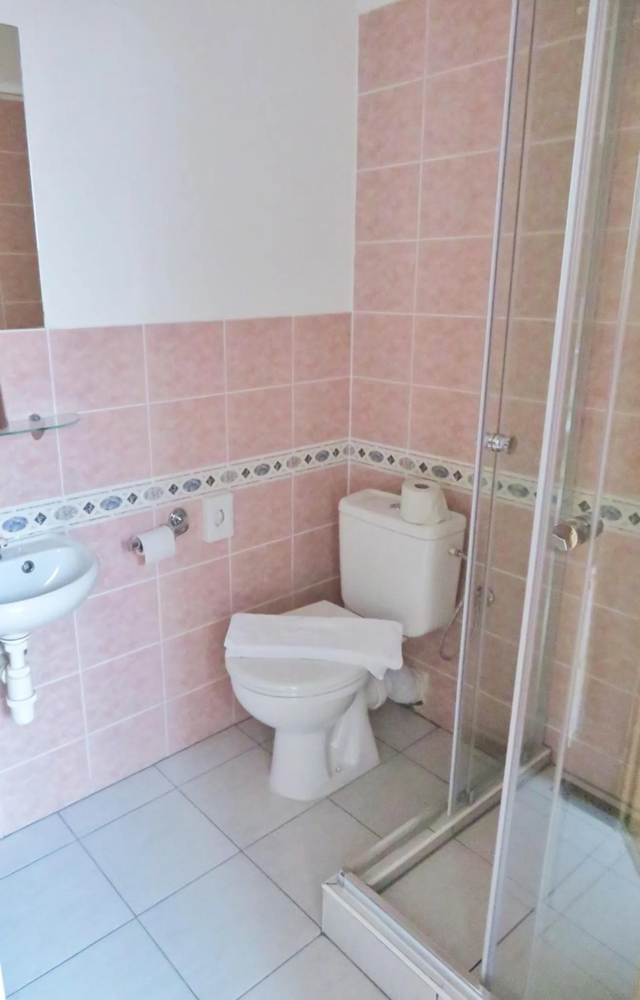 Shower in Hotel Orlan