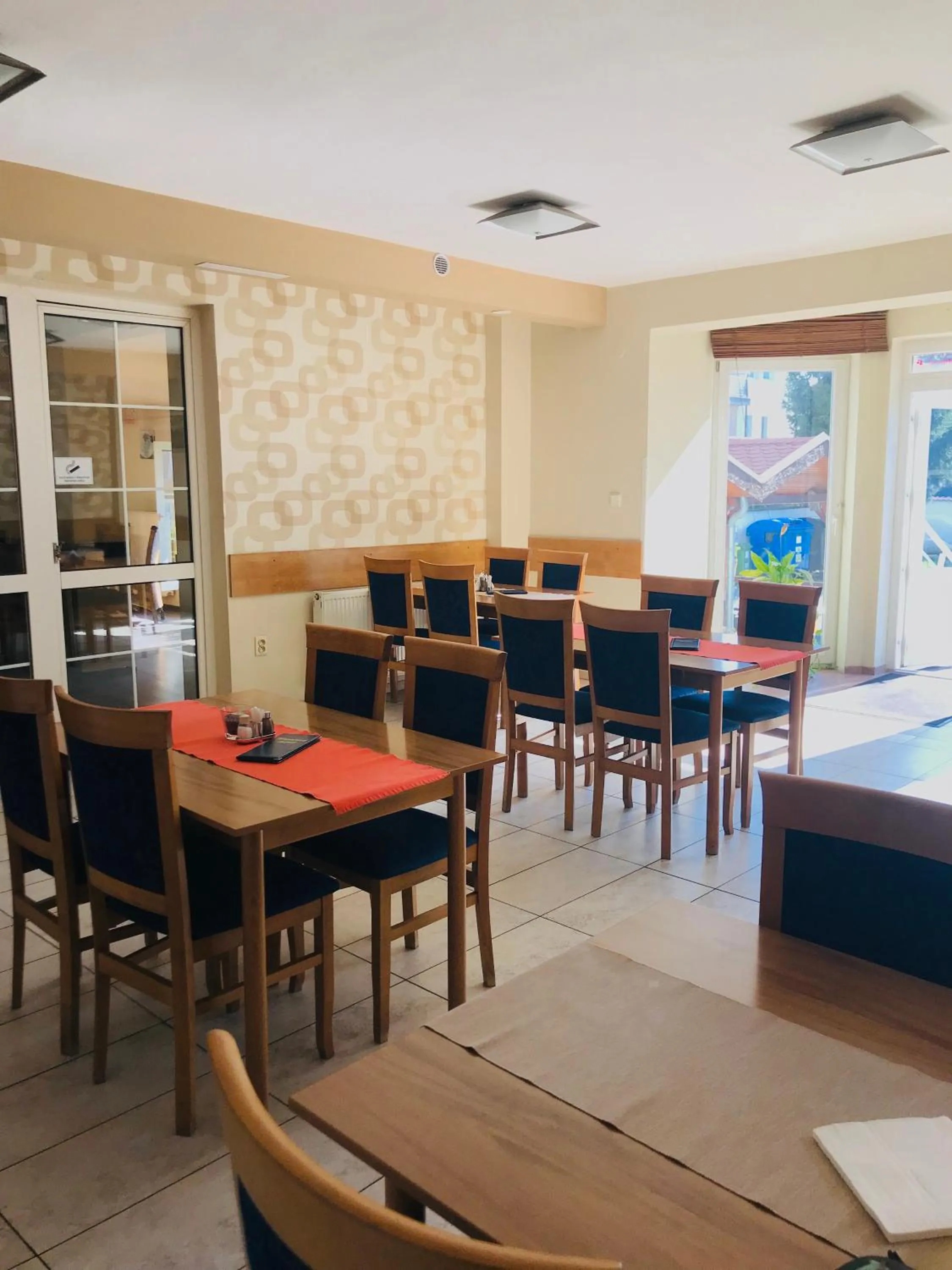 Restaurant/places to eat in Hotel Orlan