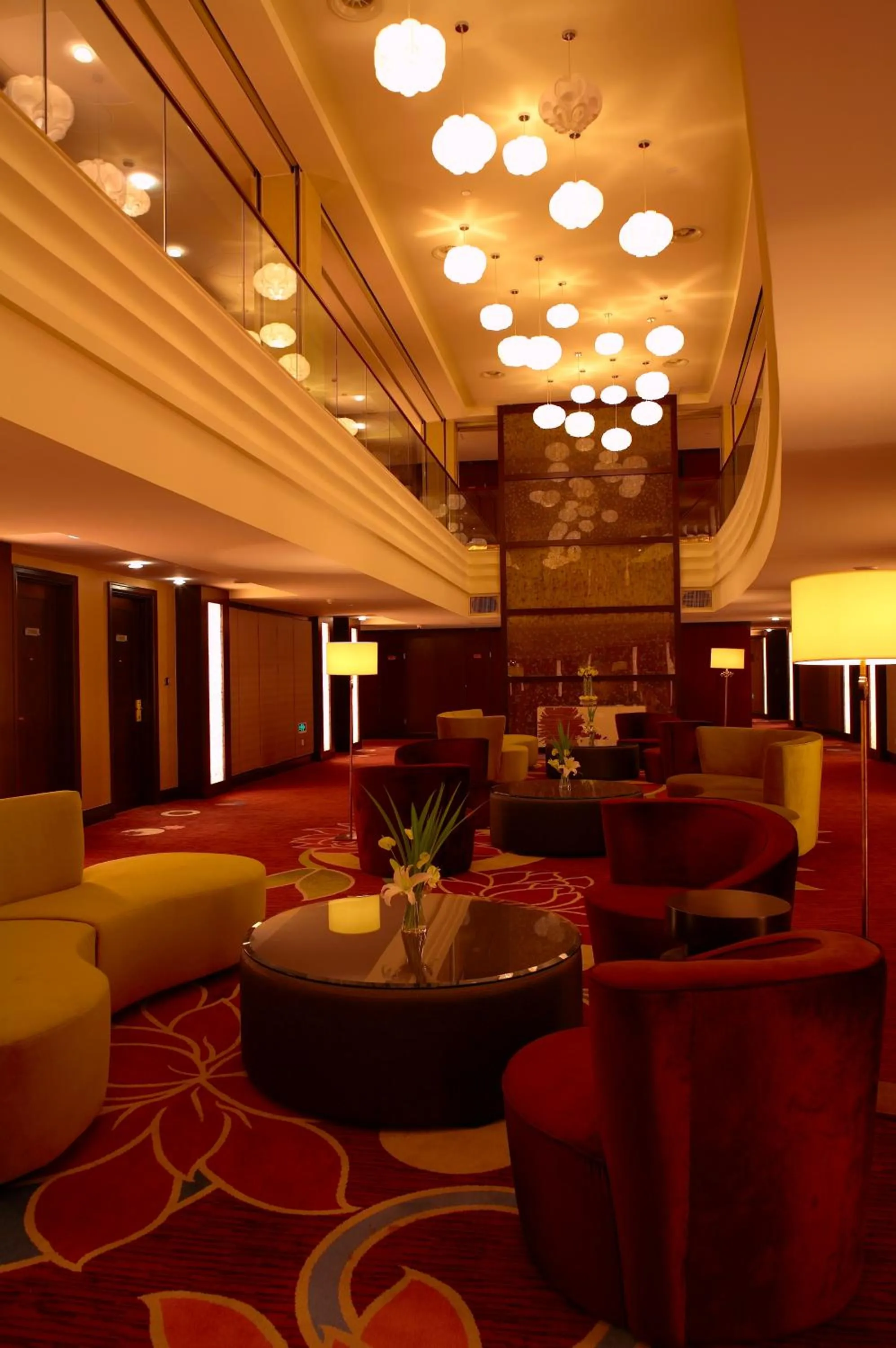Lounge or bar in New Century Grand Hotel Ningbo