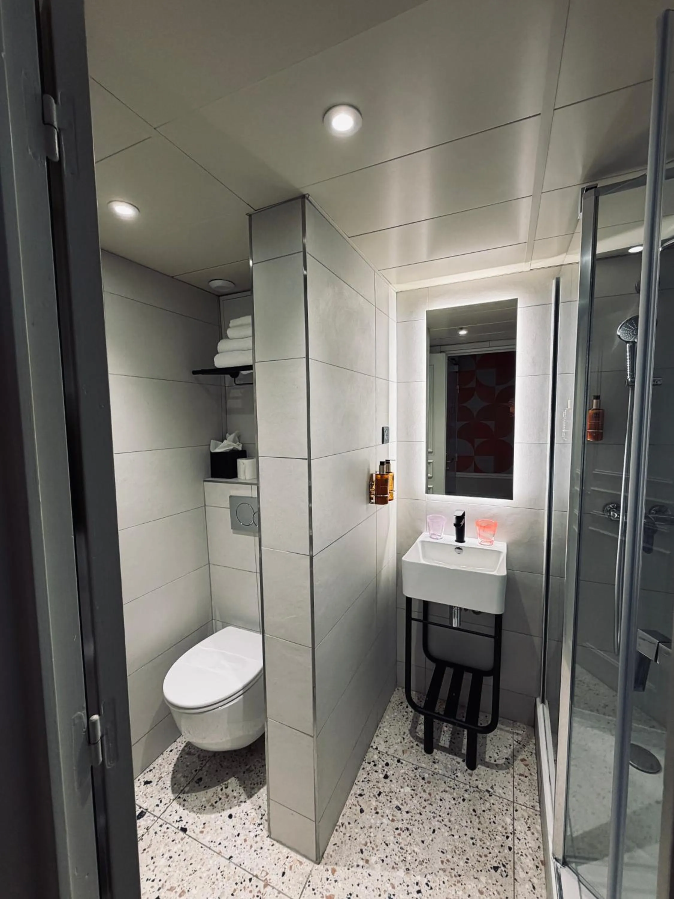 Bathroom in Hôtel de L'Esperance