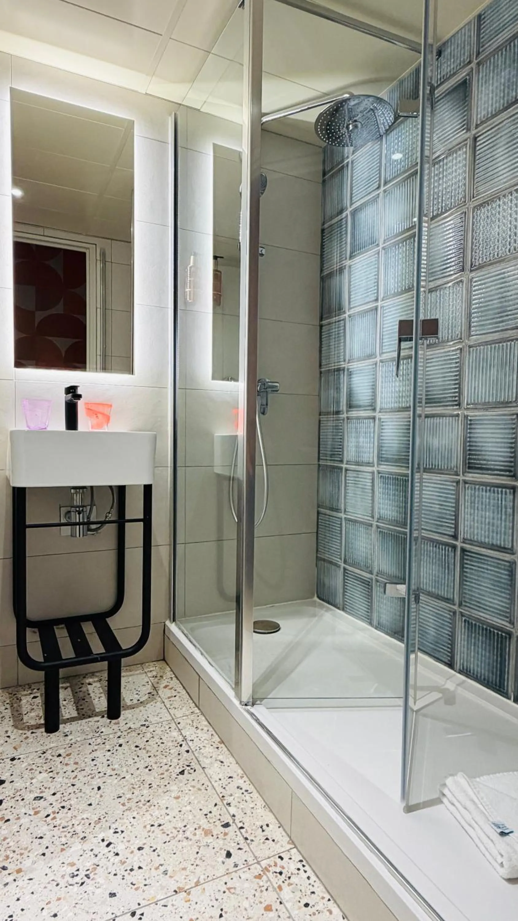 Bathroom in Hôtel de L'Esperance