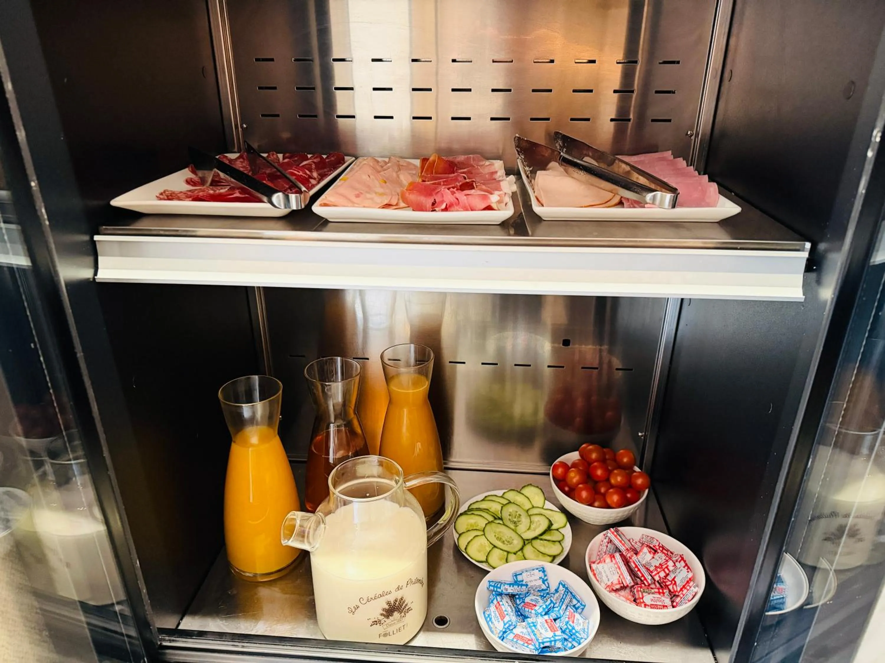 Buffet breakfast in Hôtel de L'Esperance