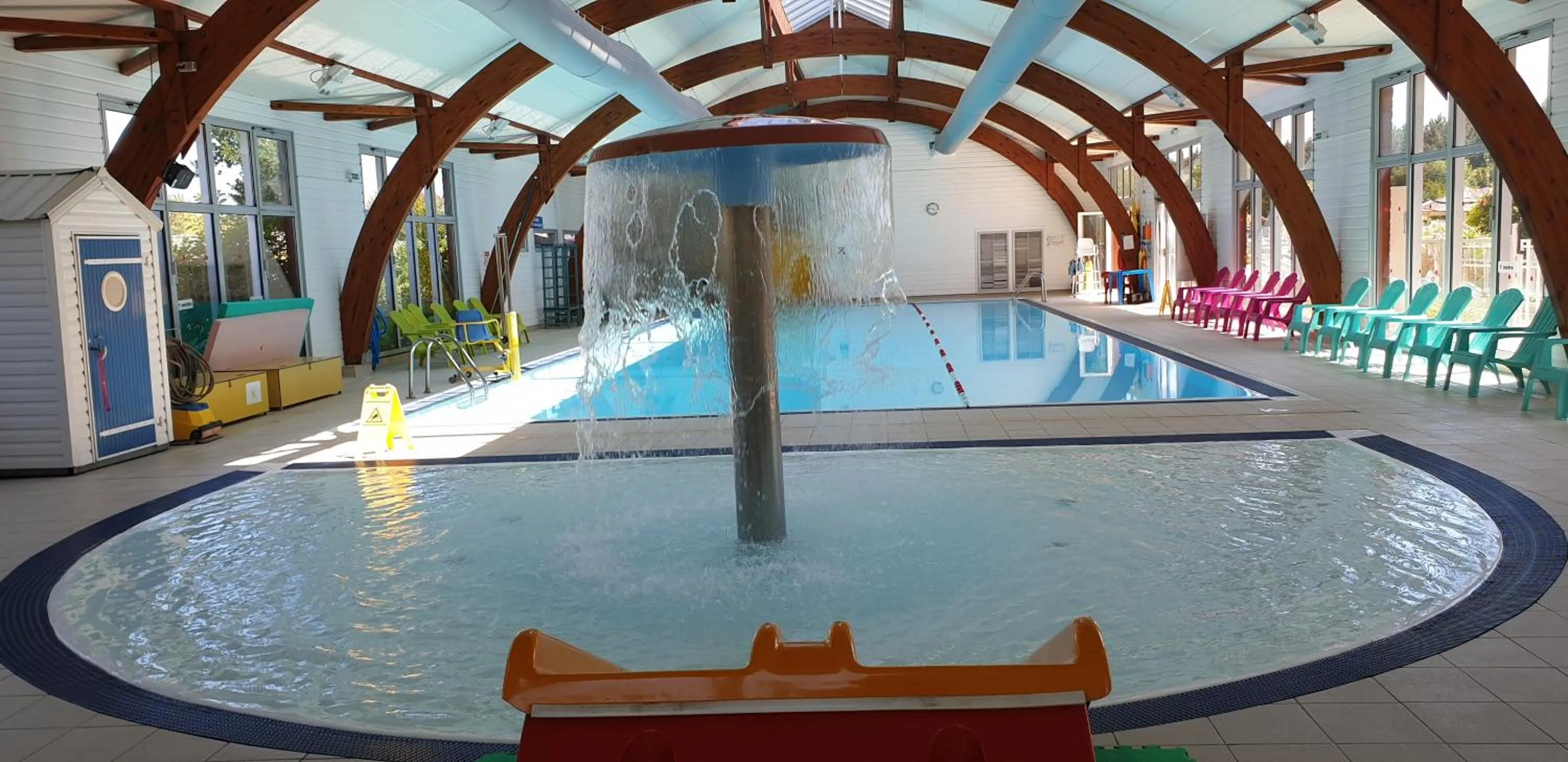 Swimming pool in MOBIL HOME 43 dans Camping 4 Etoiles