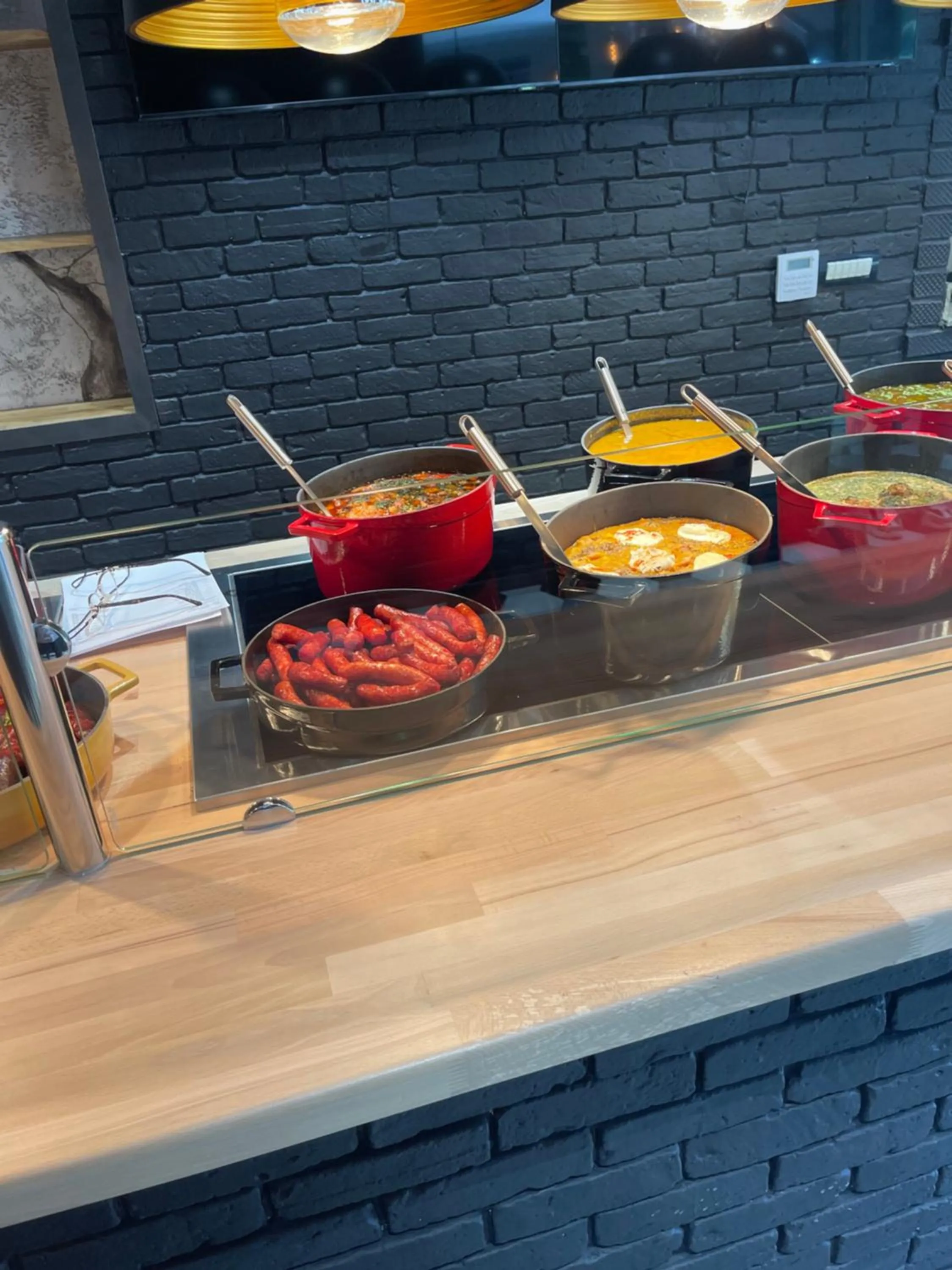 Restaurant/places to eat in Ganzo Boutique Hotel