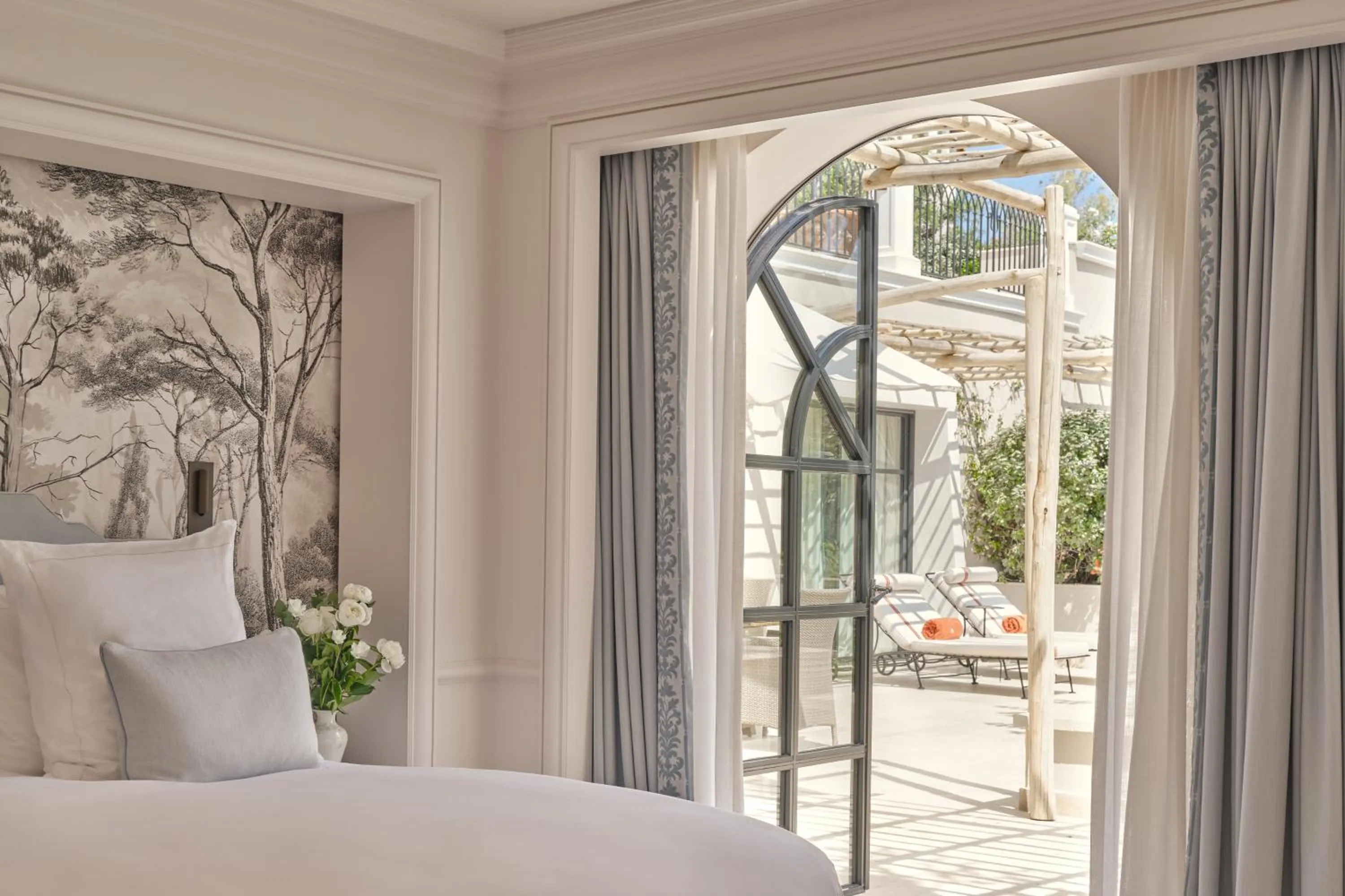 Bedroom, Bed in Airelles Château de la Messardière
