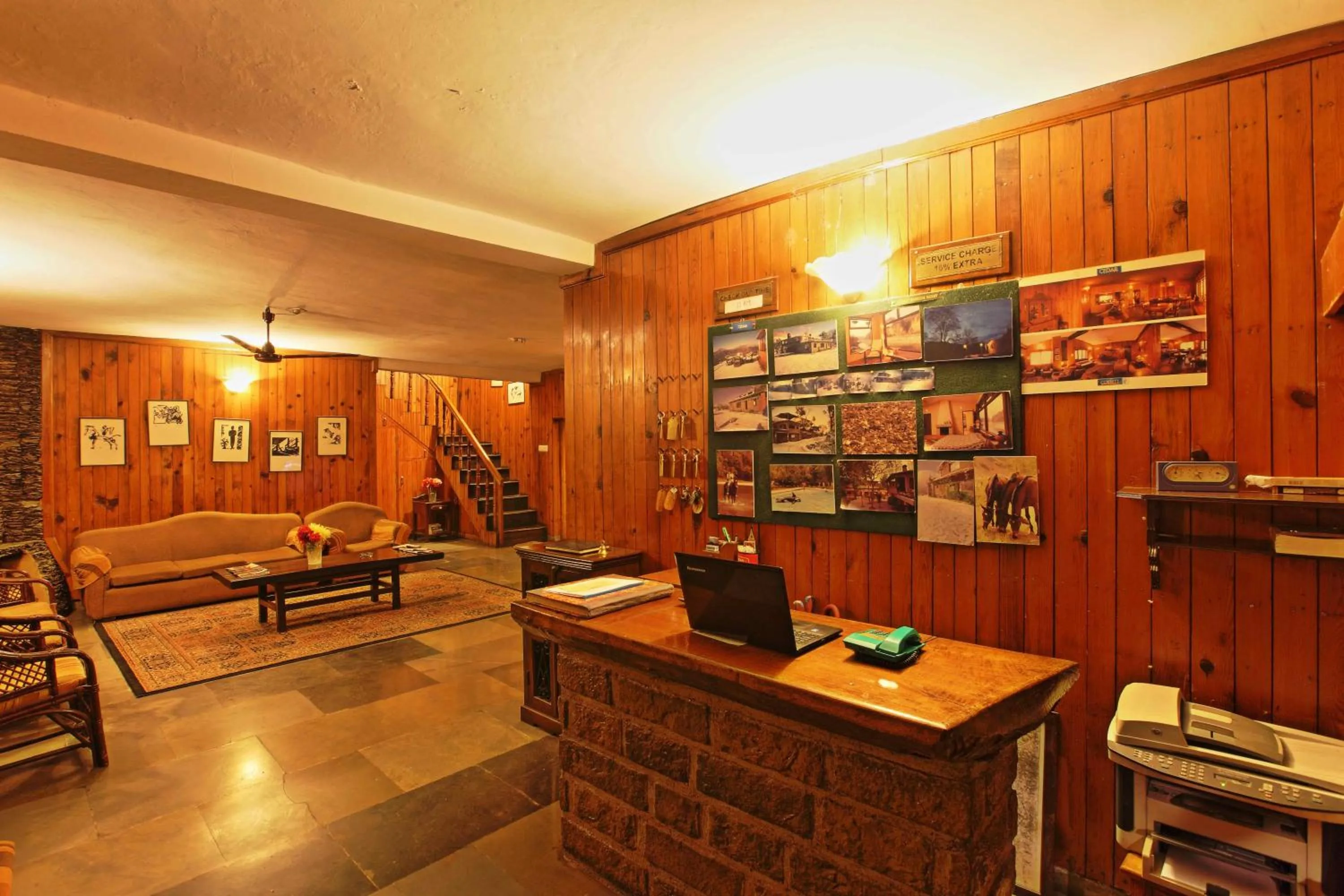 Lobby or reception in Cedar Lodge By Aahma