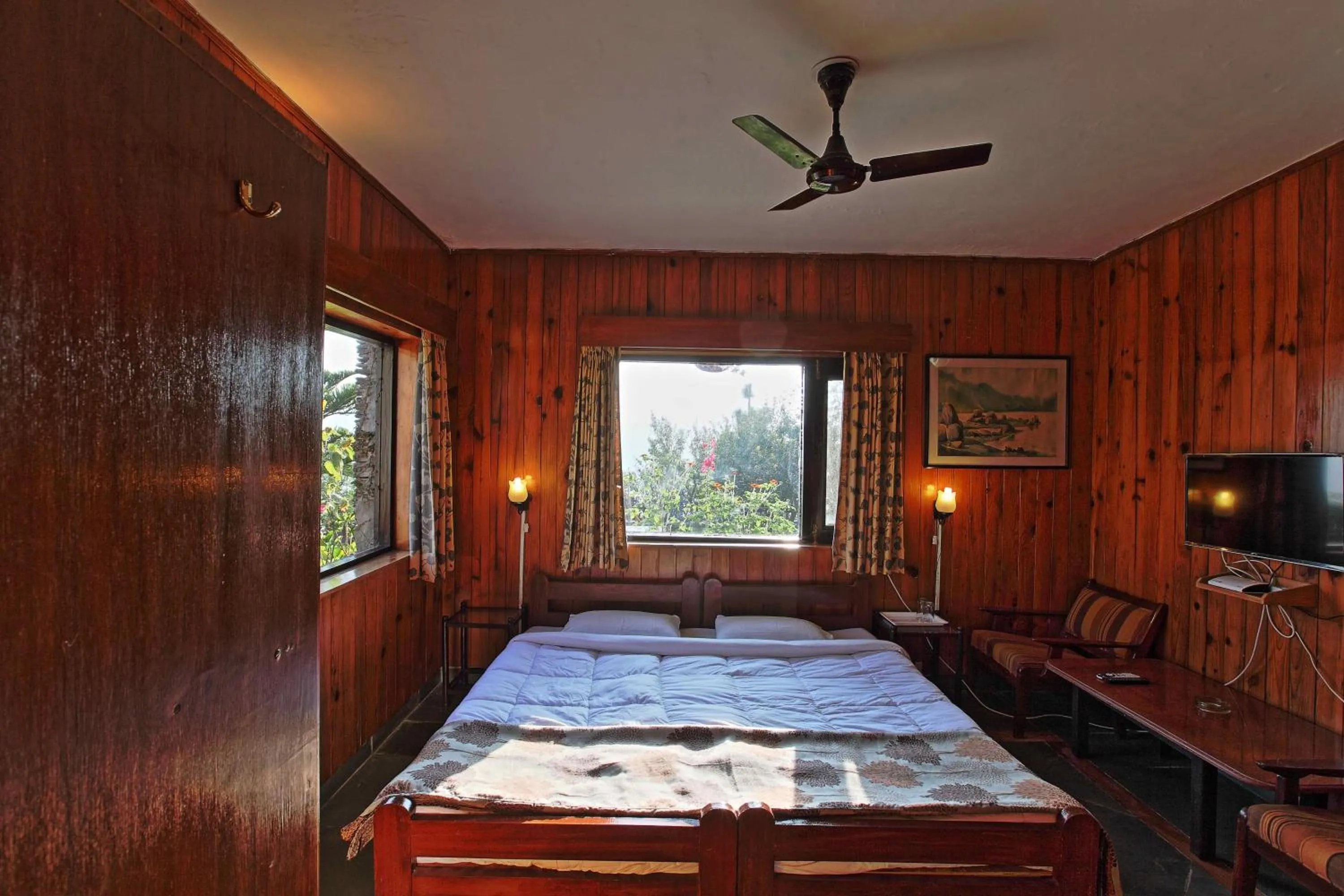 Photo of the whole room, Bed in Cedar Lodge By Aahma
