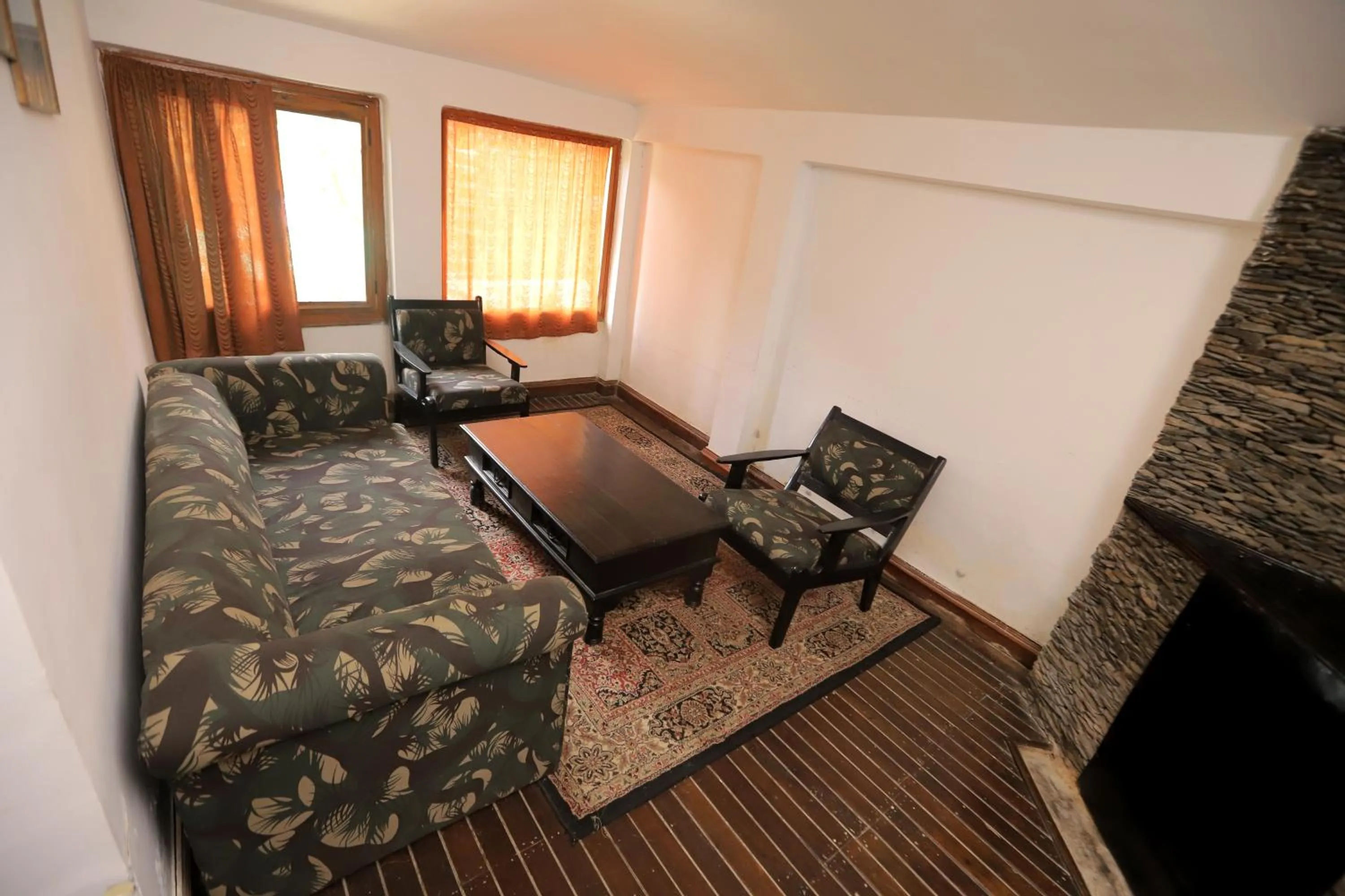 Living room in Cedar Lodge By Aahma