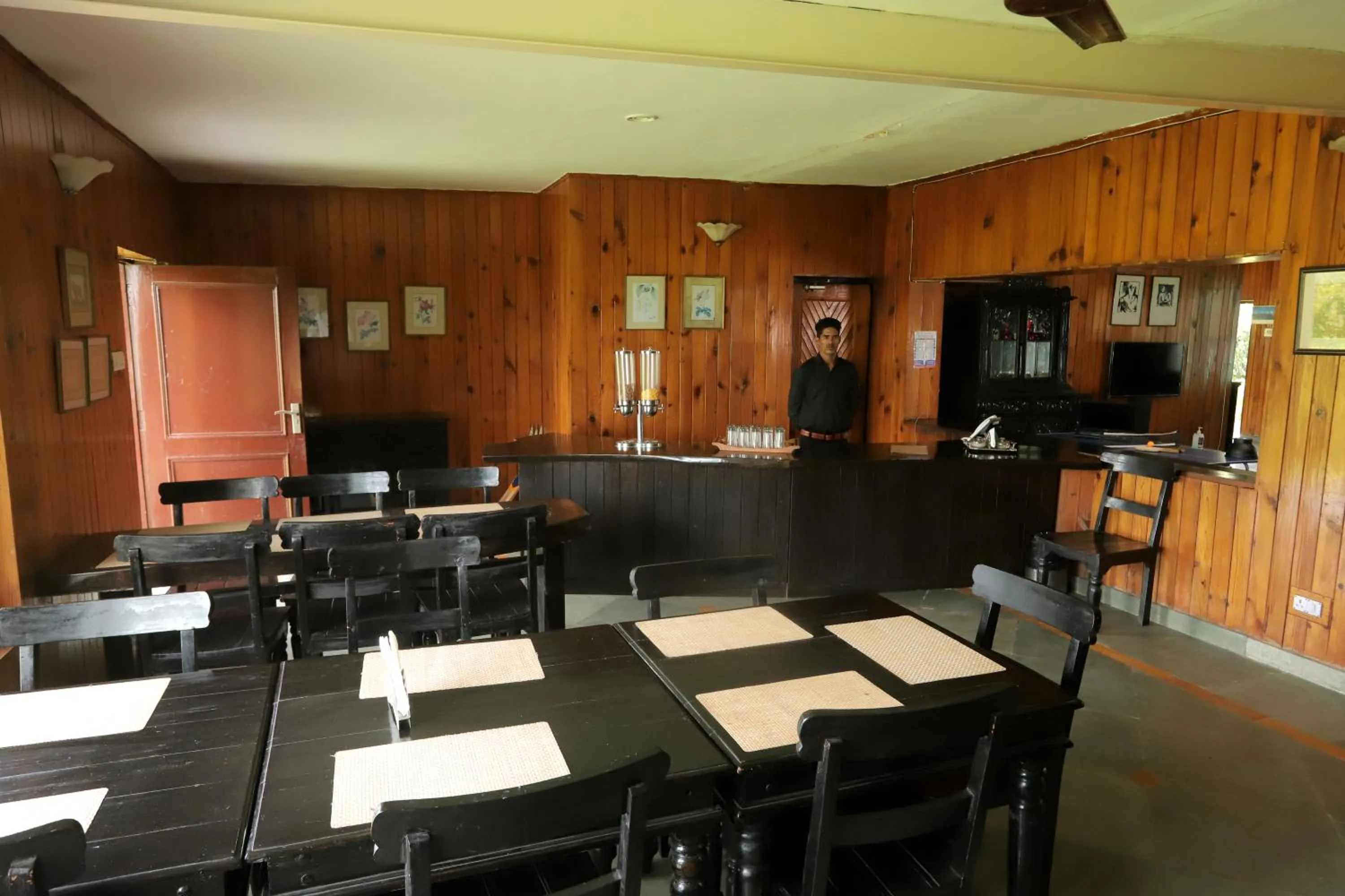 Restaurant/places to eat in Cedar Lodge By Aahma