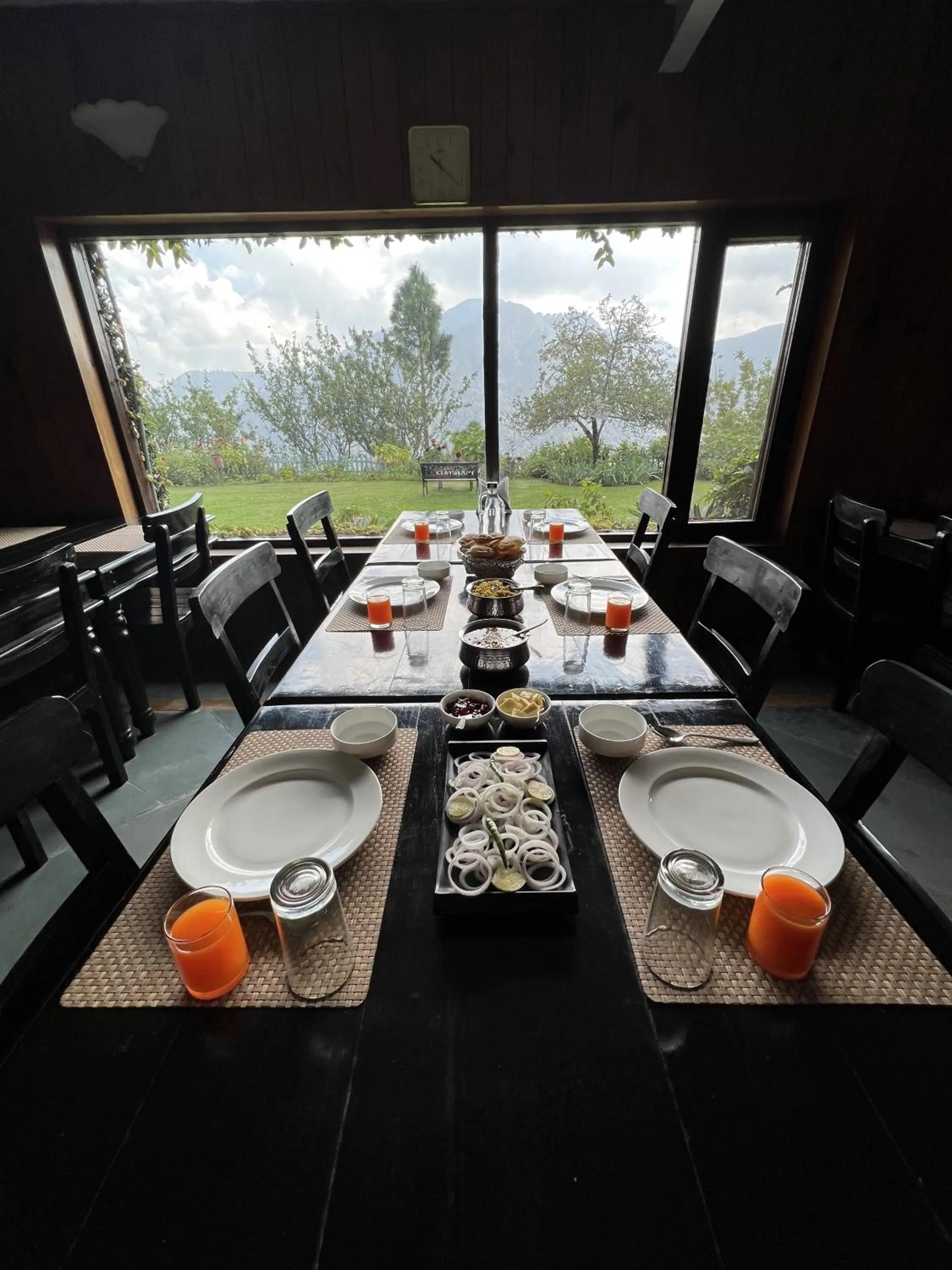 Dining area in Cedar Lodge By Aahma