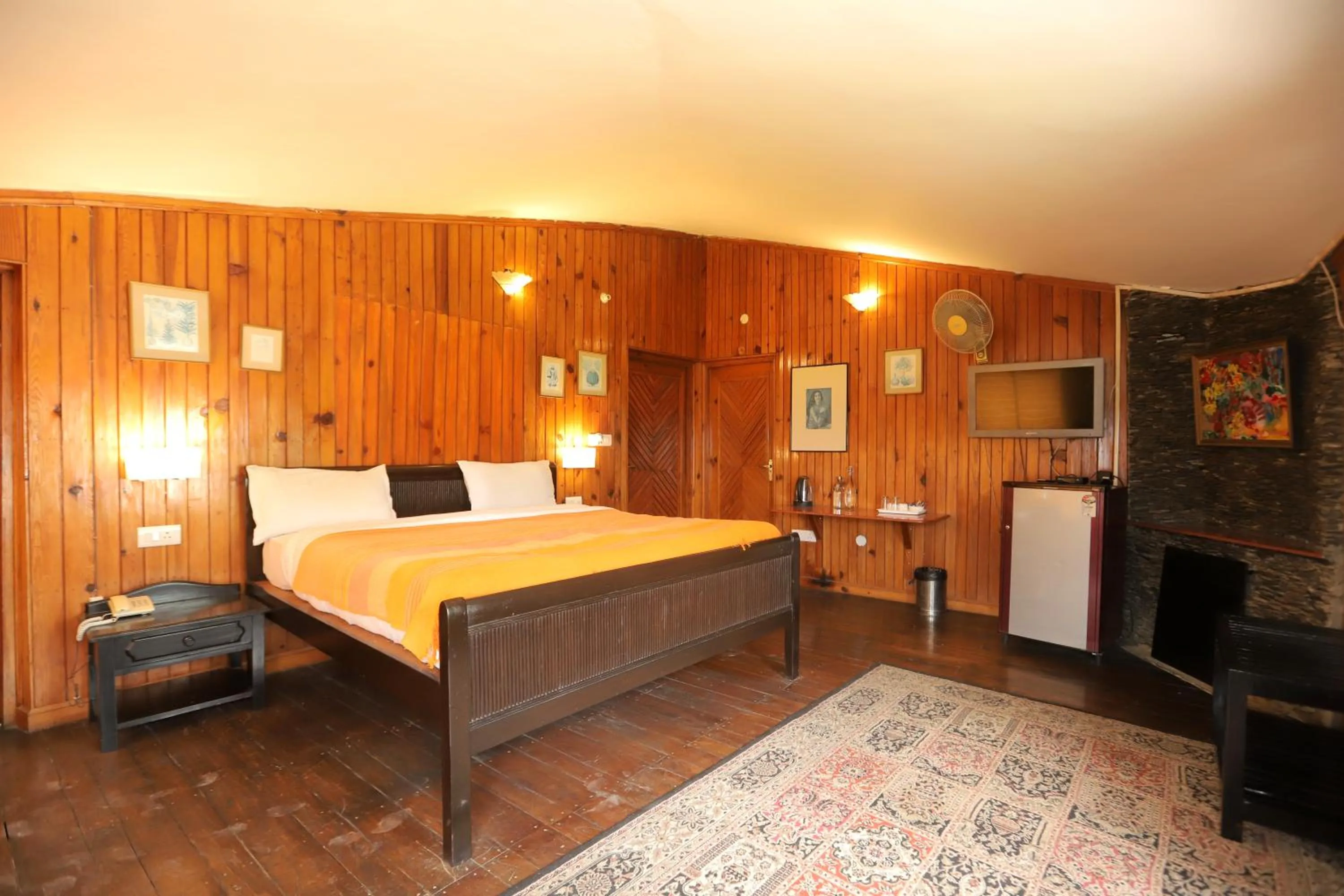 Bedroom, Bed in Cedar Lodge By Aahma