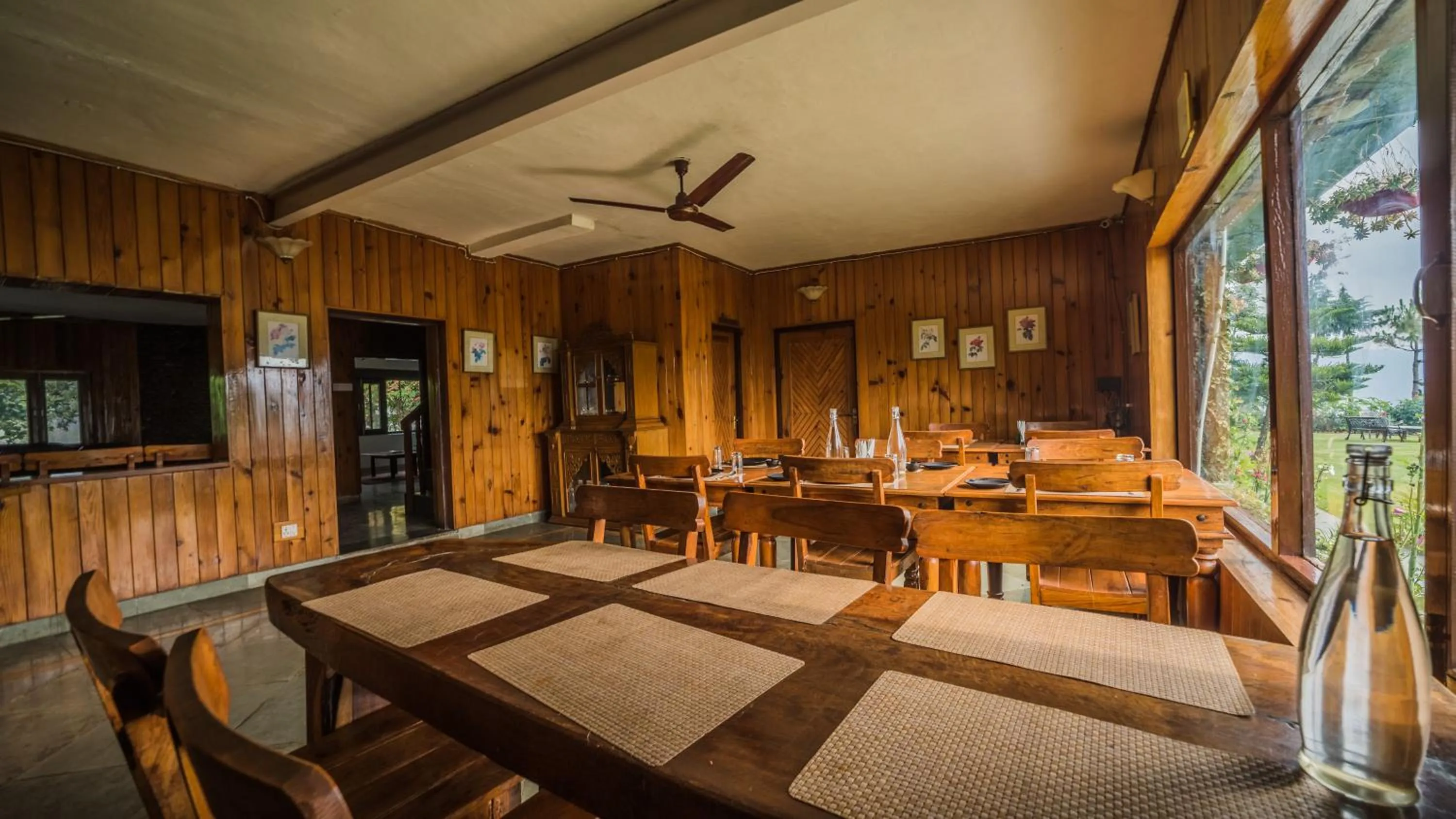 Restaurant/places to eat in Cedar Lodge By Aahma