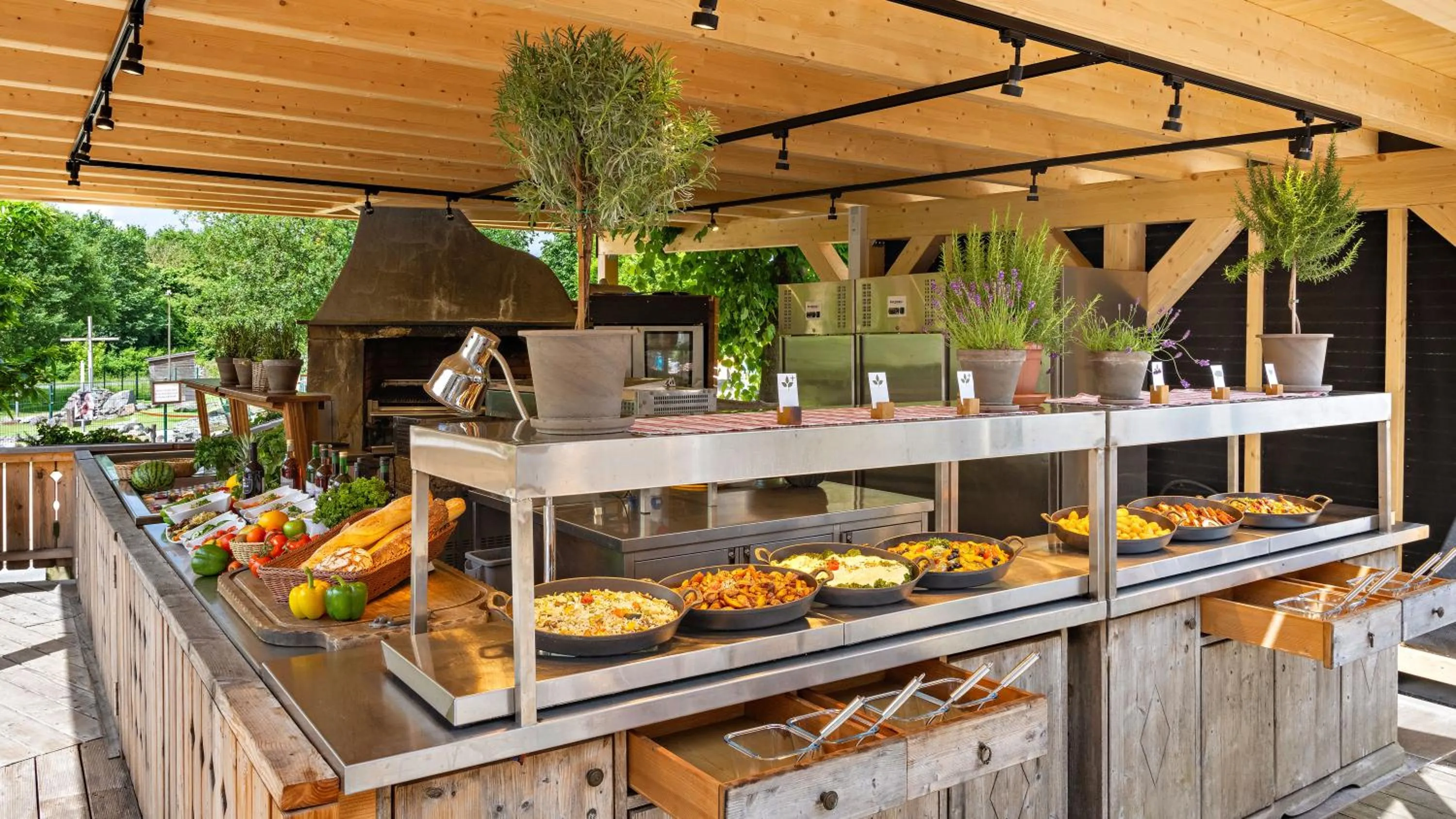 Restaurant/places to eat in Hotel Fire & Ice Düsseldorf/Neuss