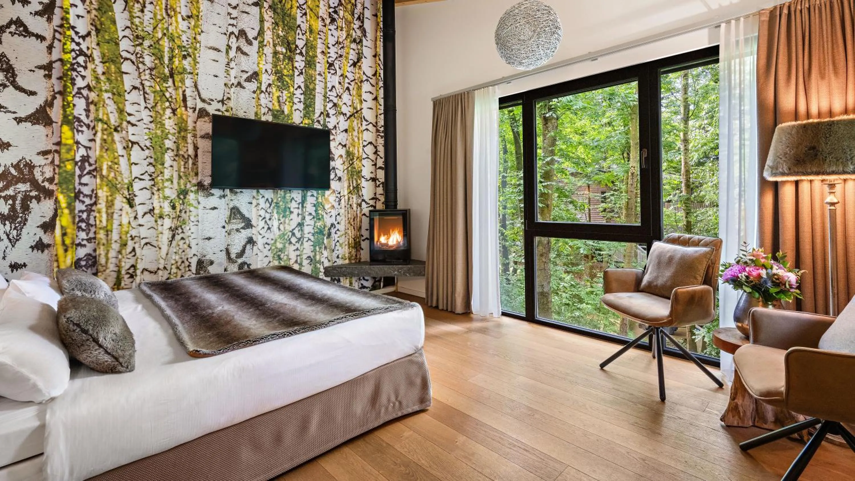 Seating area, Bed in Hotel Fire & Ice Düsseldorf/Neuss