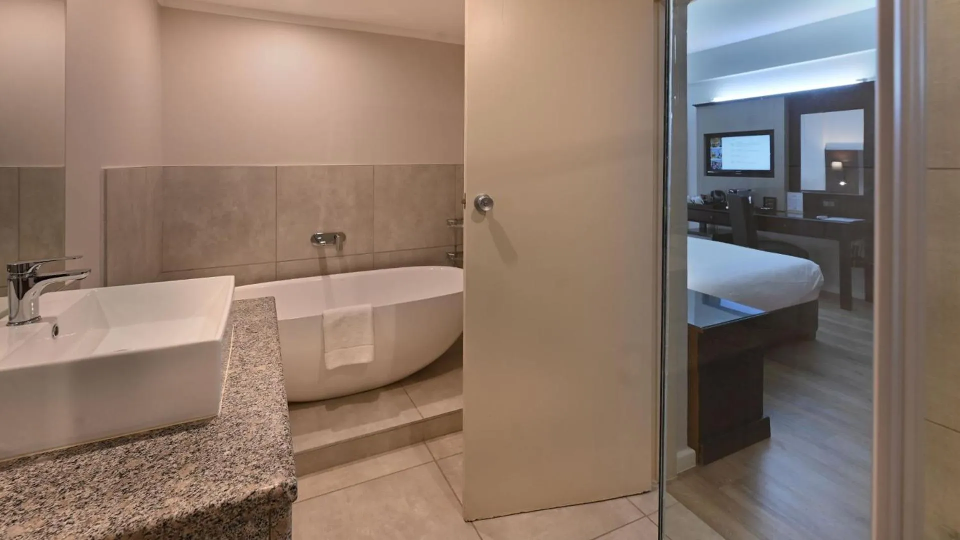 Bathroom, Bed in ANEW Hotel Capital Pretoria