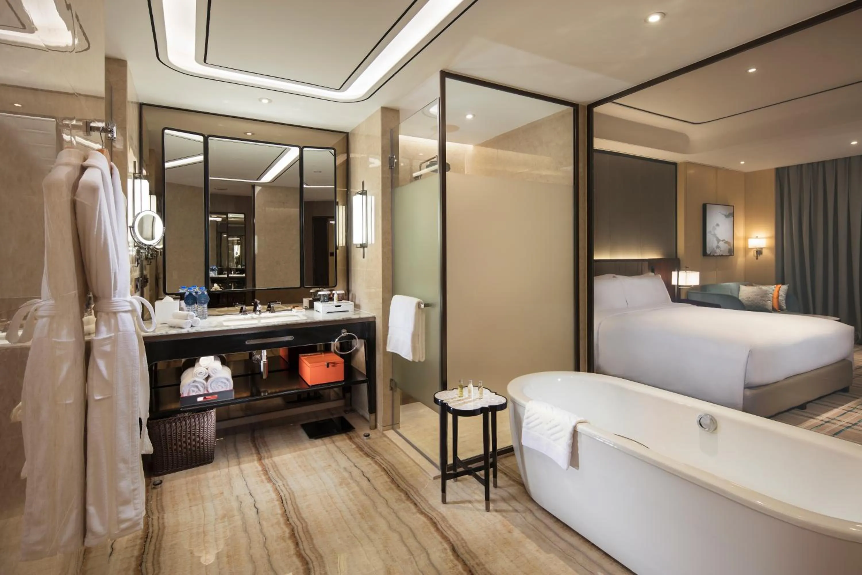 Bathroom, Bed in Hilton Fuzhou