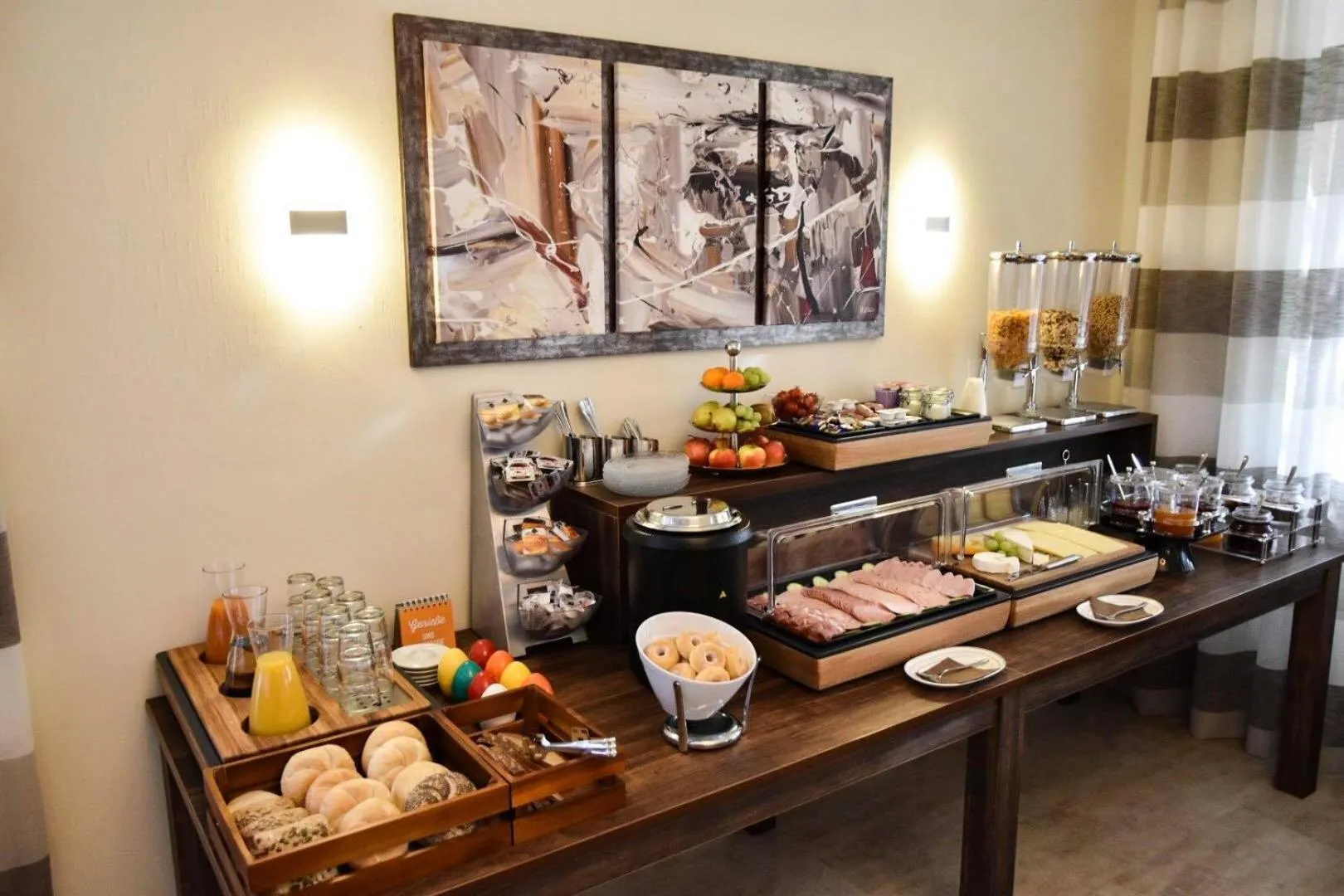 Restaurant/places to eat in Martins Klause Airport Messe Hotel - Self Check-In