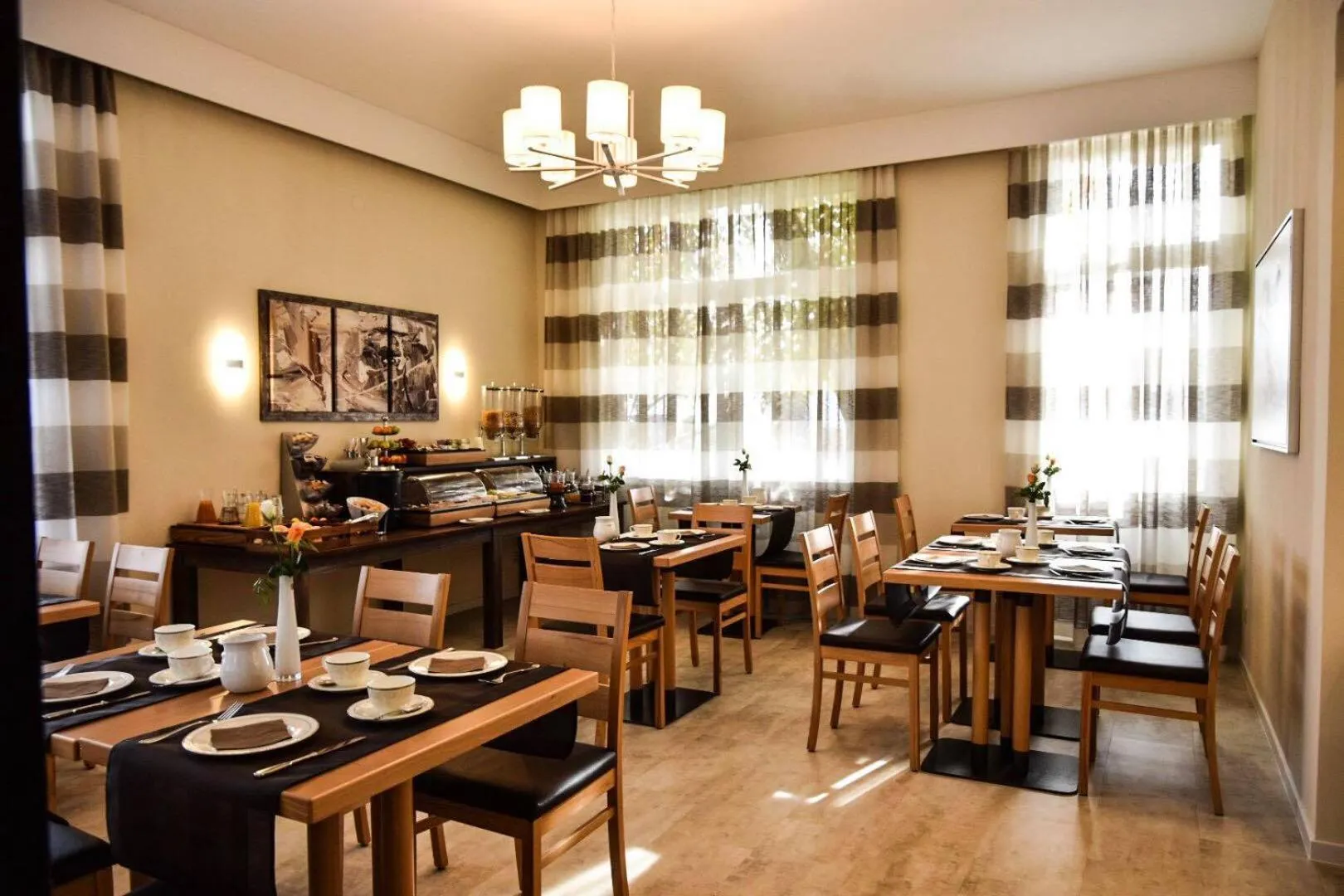 Restaurant/places to eat in Martins Klause Airport Messe Hotel - Self Check-In