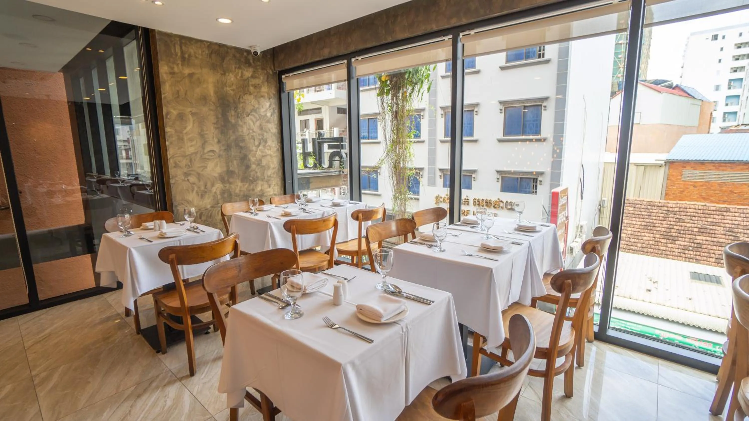 Restaurant/places to eat in SIM Boutique Hotel