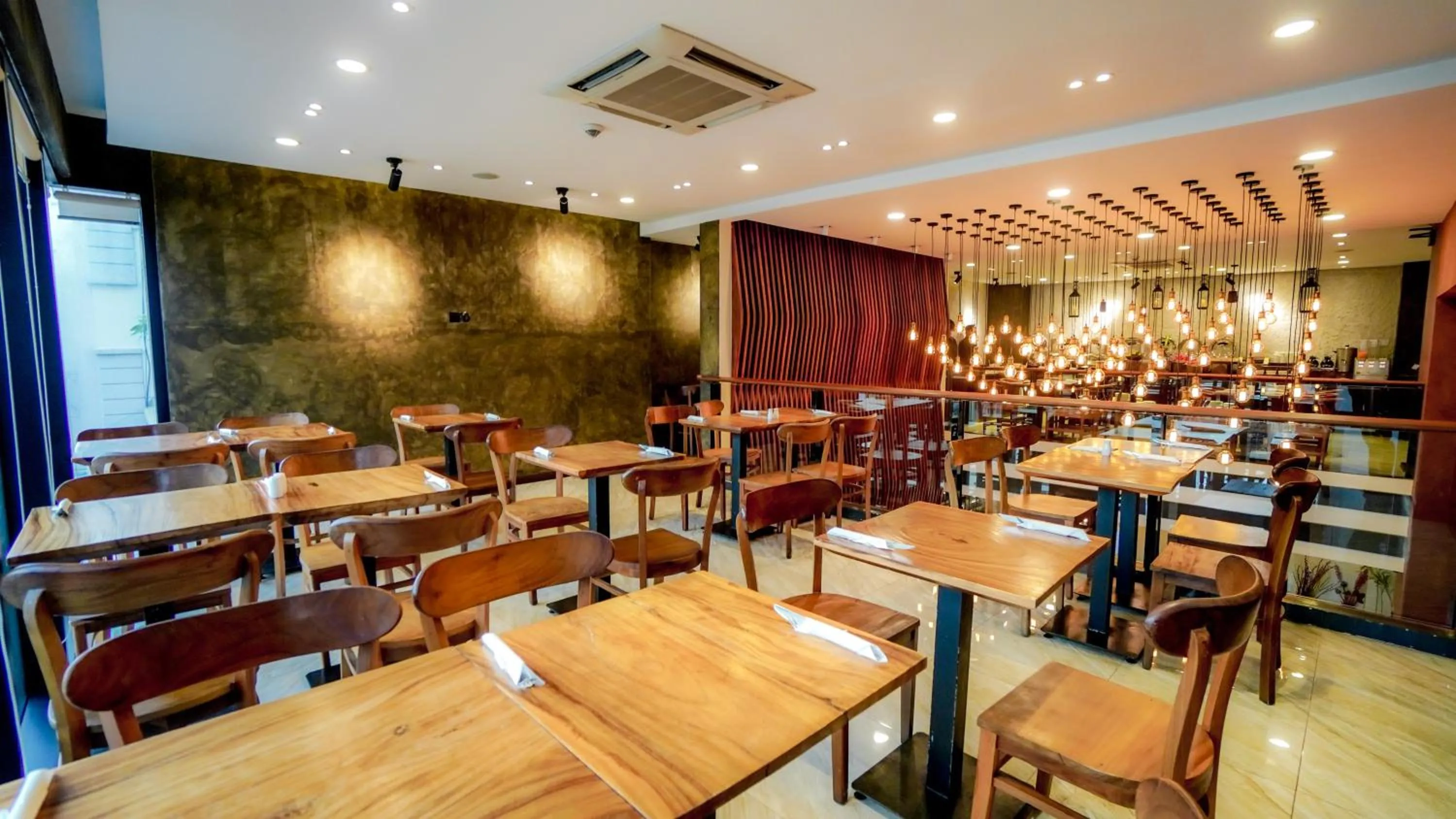 Restaurant/places to eat in SIM Boutique Hotel