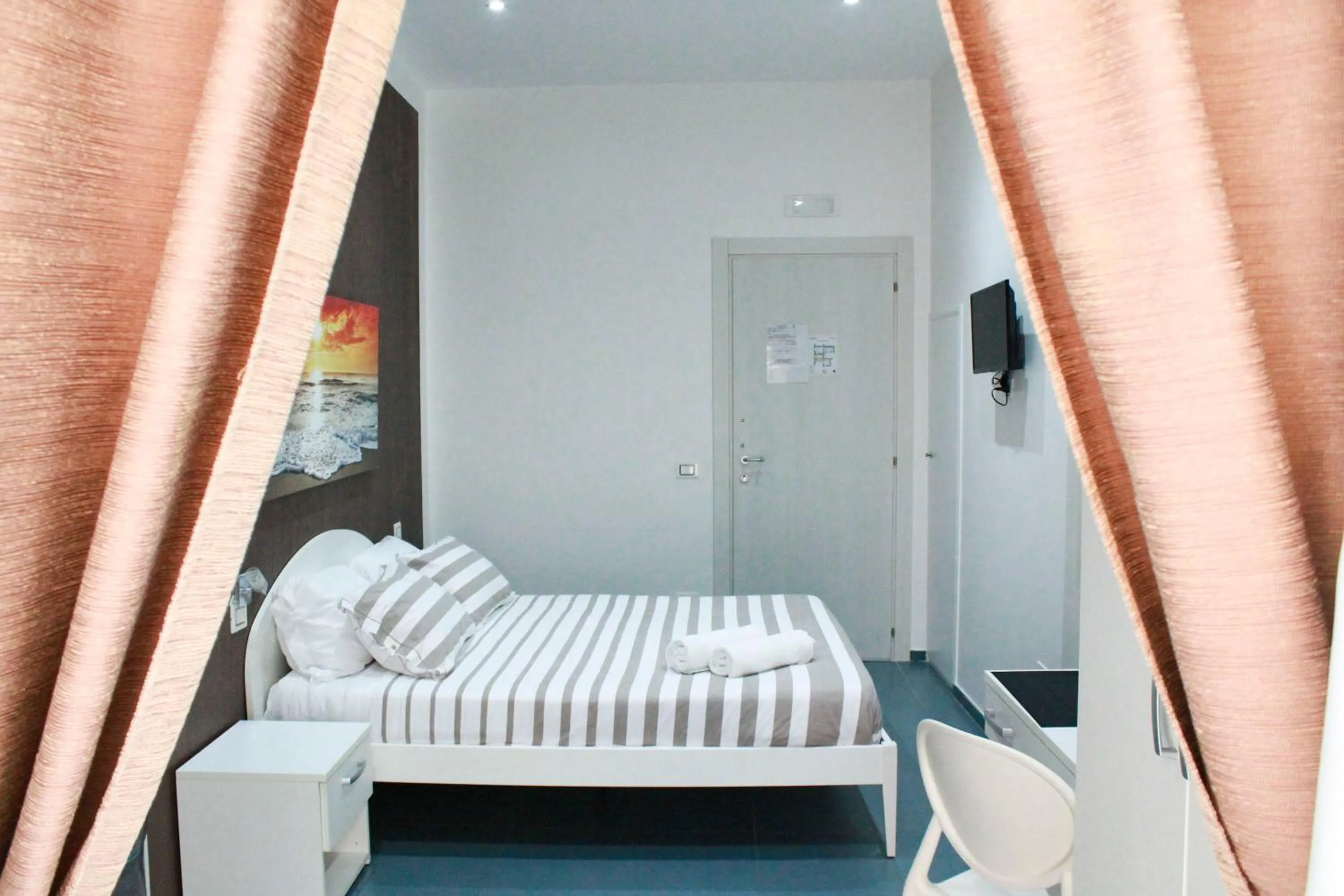 Photo of the whole room, Bed in Mascalzone latino luxury rooms