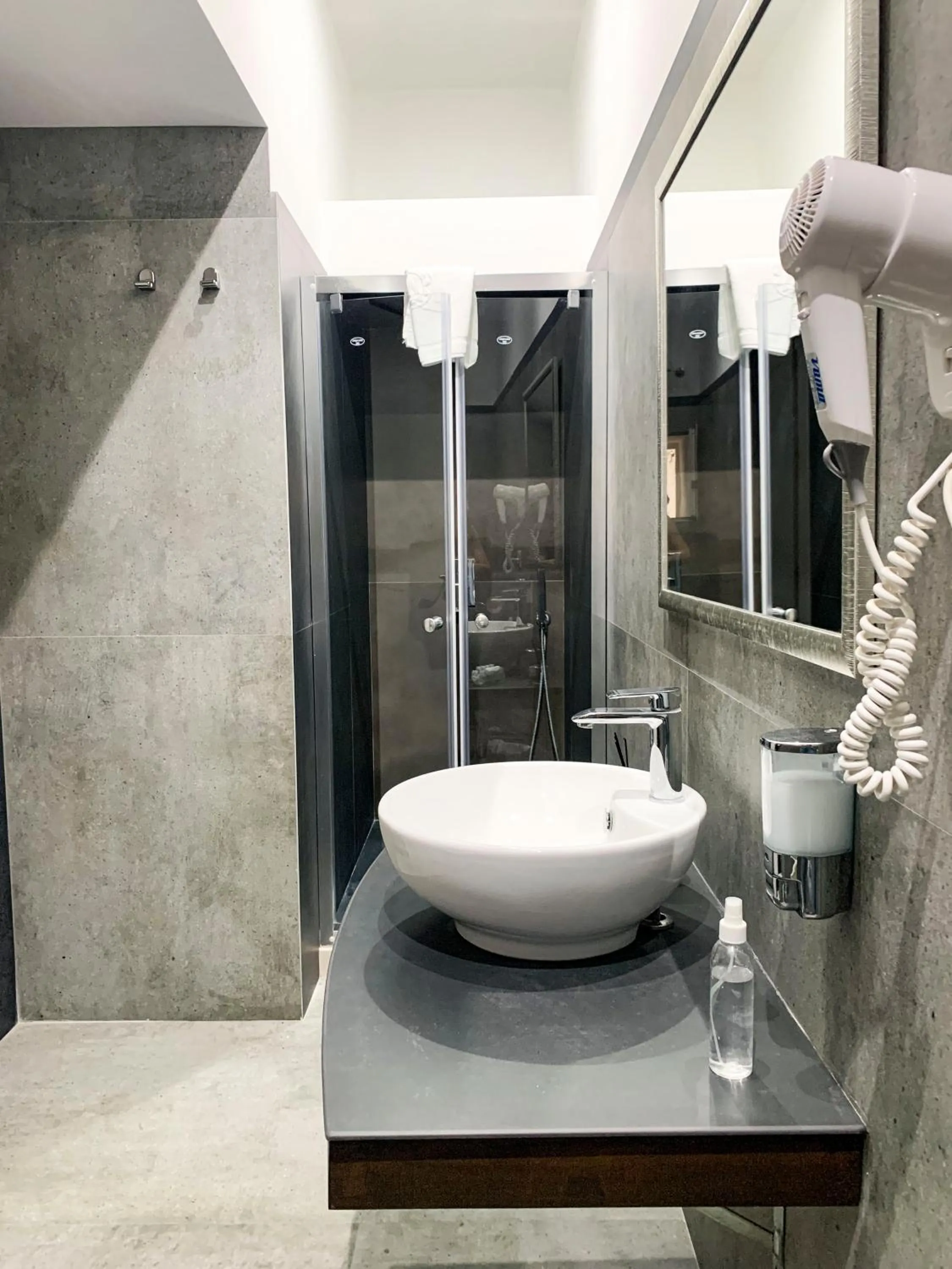 Bathroom in Mascalzone latino luxury rooms