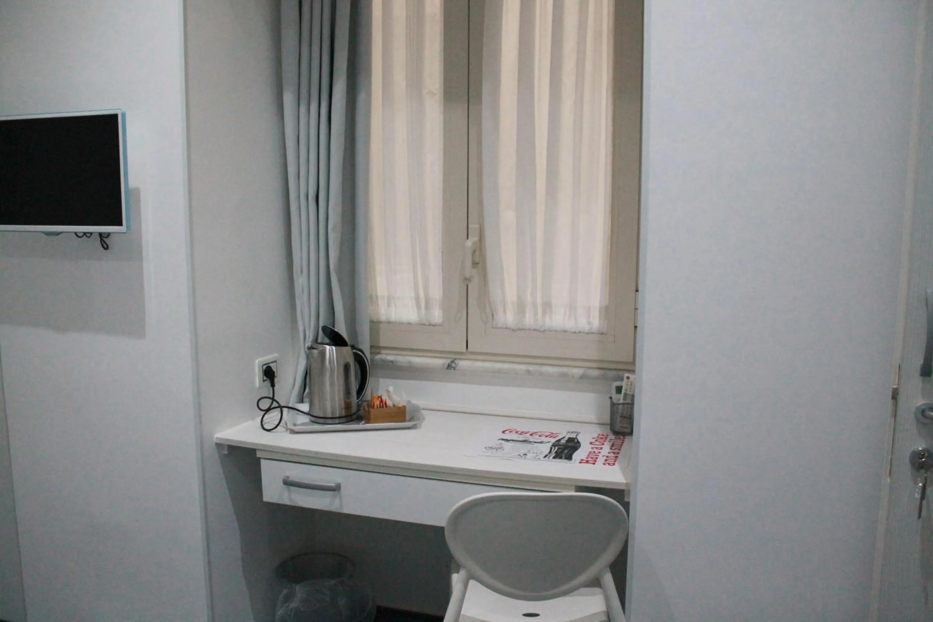 Coffee/tea facilities in Mascalzone latino luxury rooms