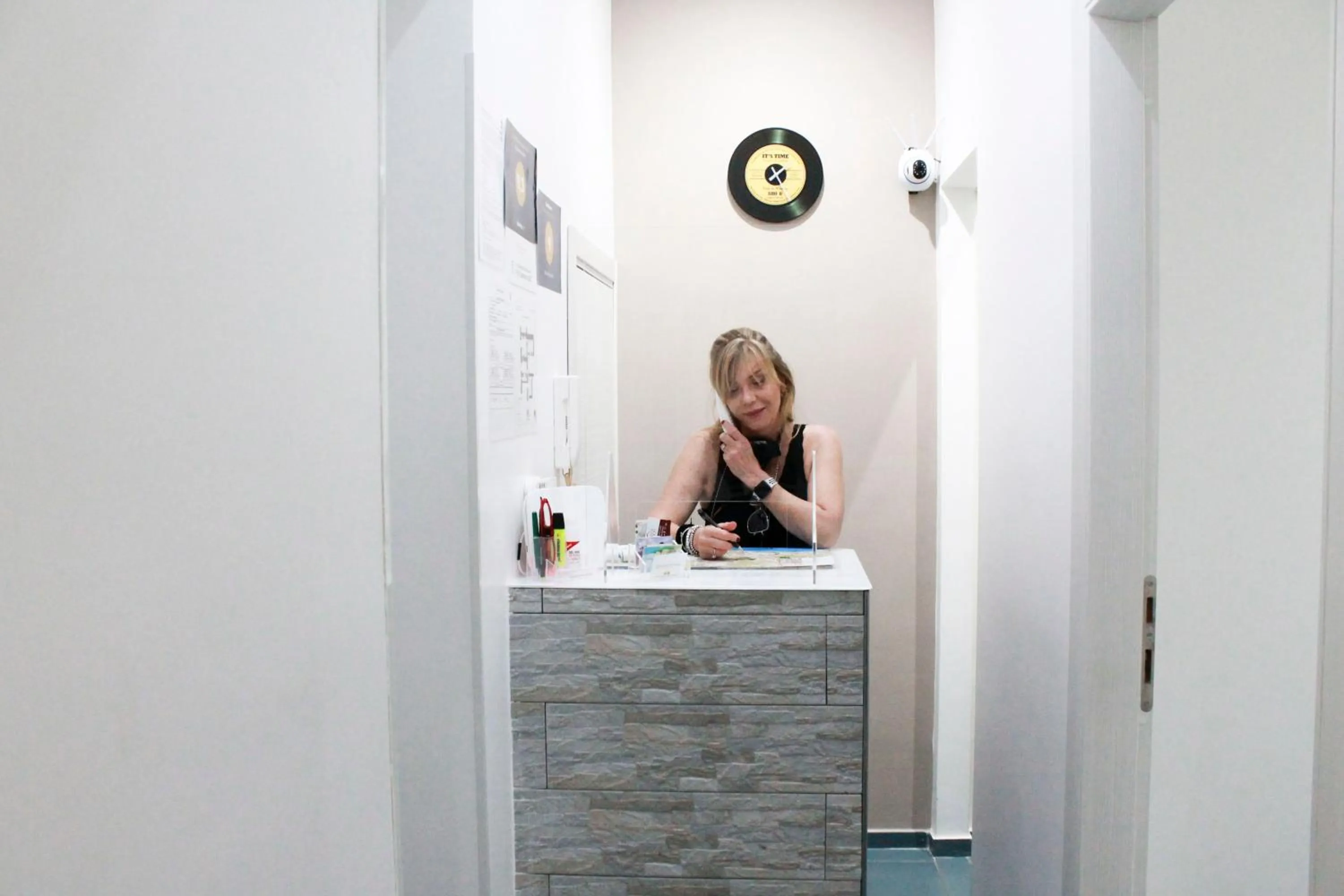 Staff in Mascalzone latino luxury rooms