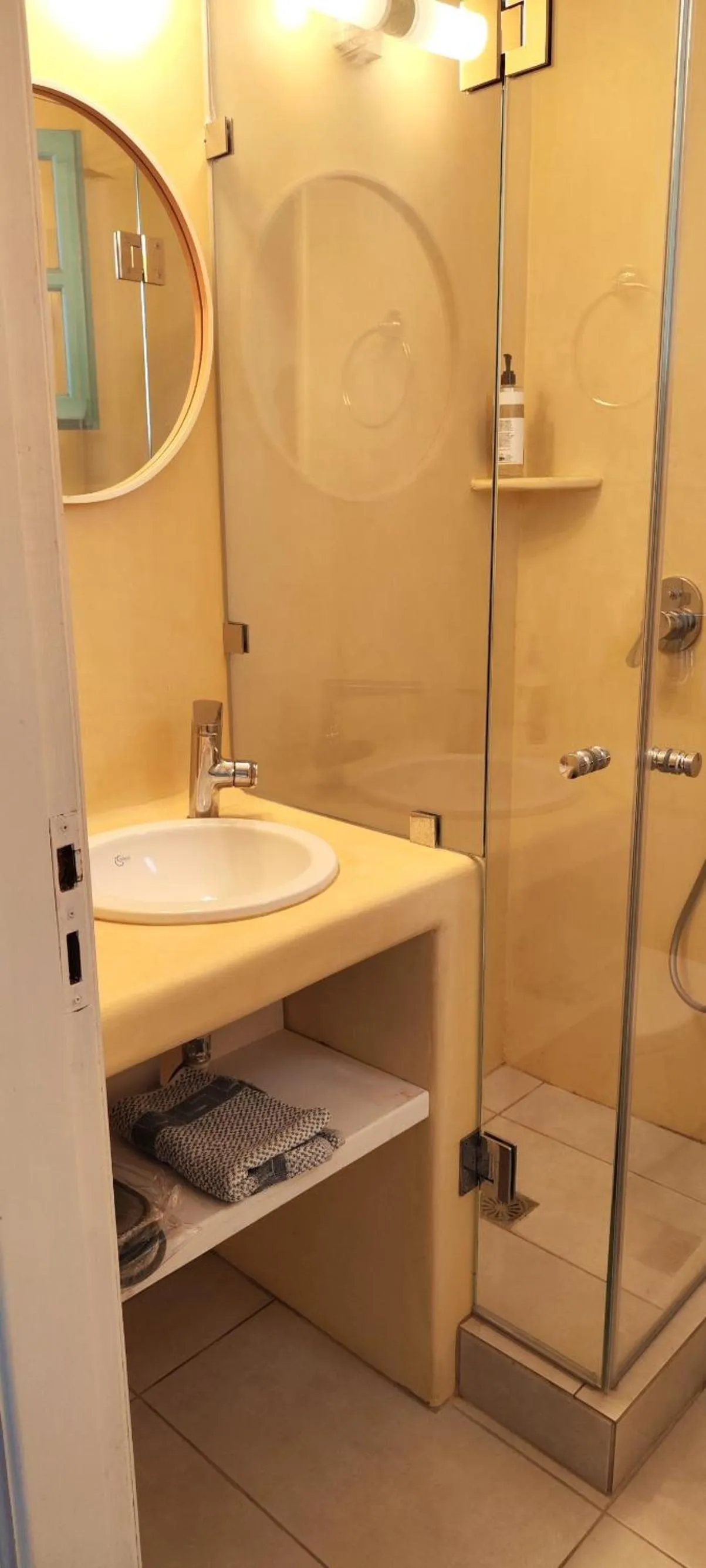 Shower in Ragousis Apartments