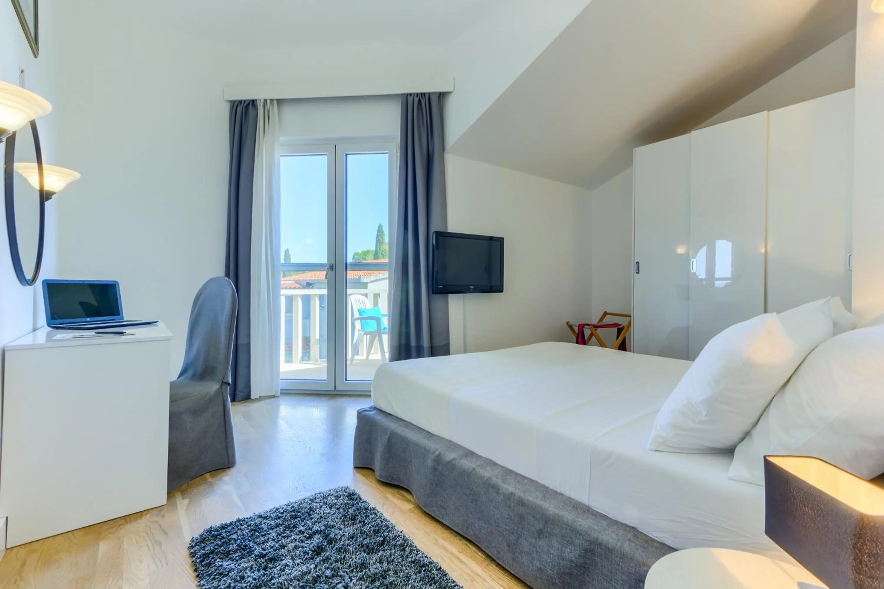 Photo of the whole room, Bed in Hotel Riva Kaštela with swimming pool