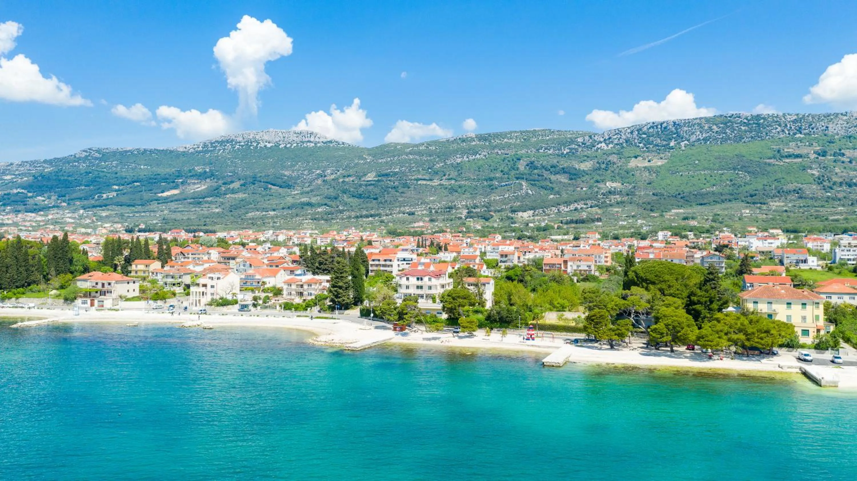 Natural landscape in Hotel Riva Kaštela with swimming pool