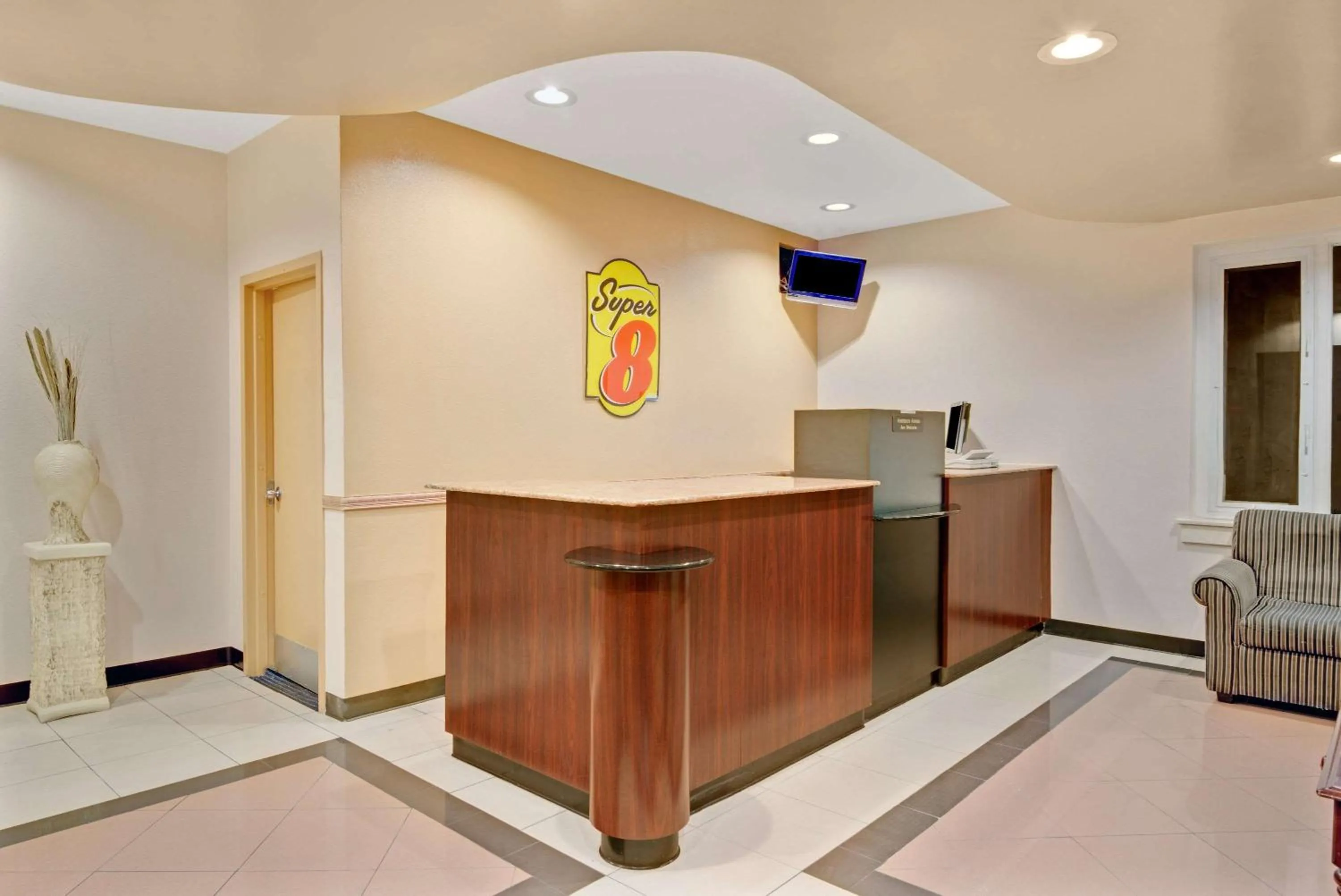 Lobby or reception in Super 8 by Wyndham Milford/New Haven