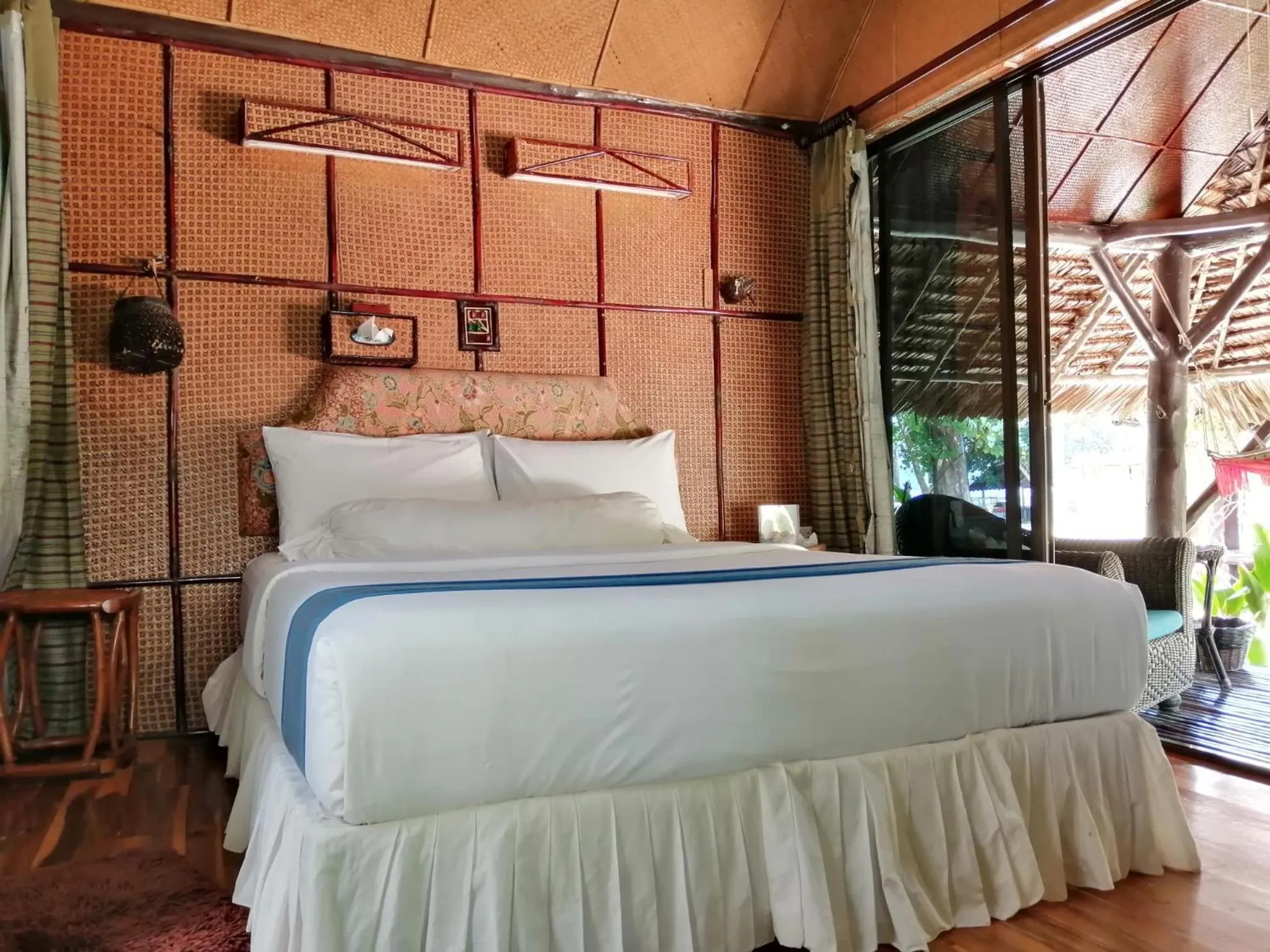 Bed in Fisherman's Hut , ขนำชาวเลโฮมสเตย์