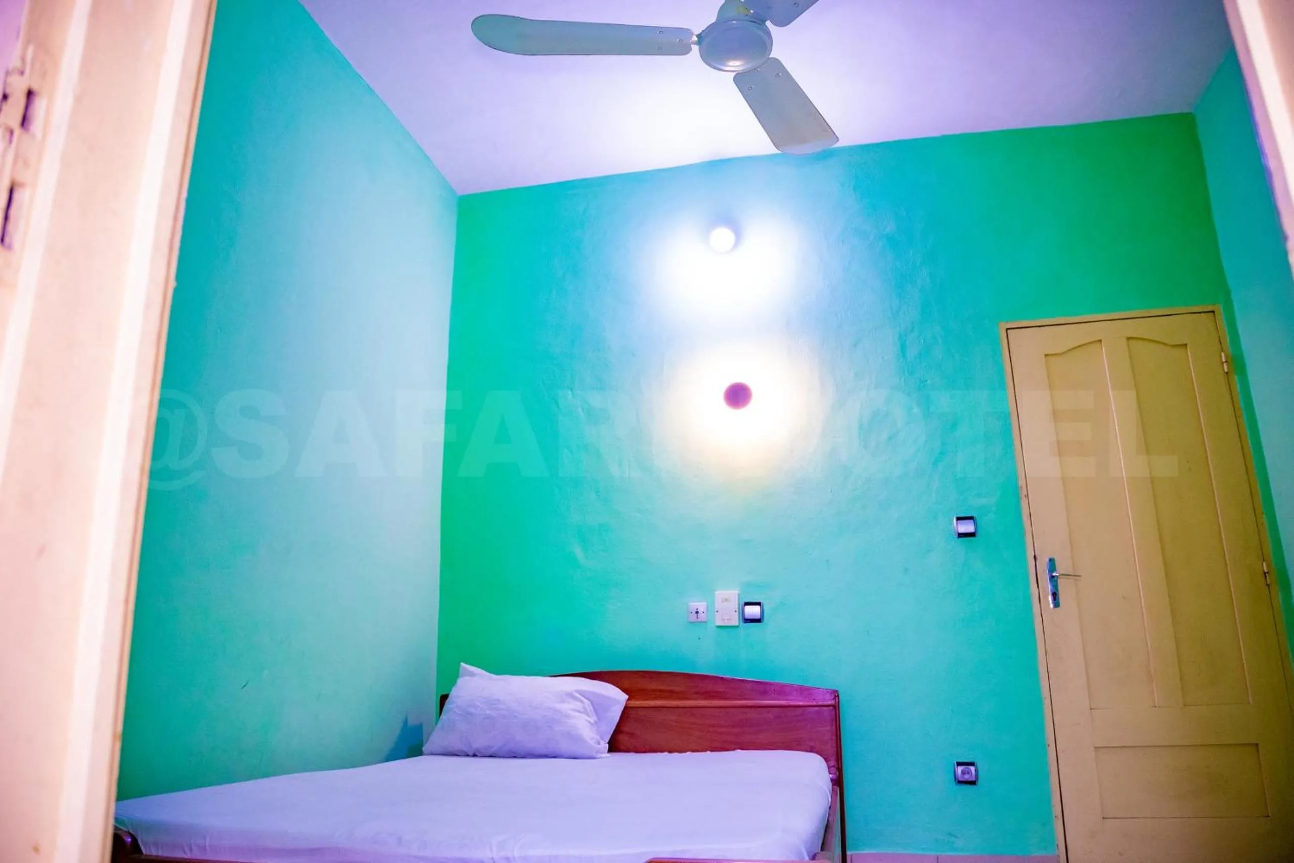 Bedroom, Bed in Hotel Safari COTONOU