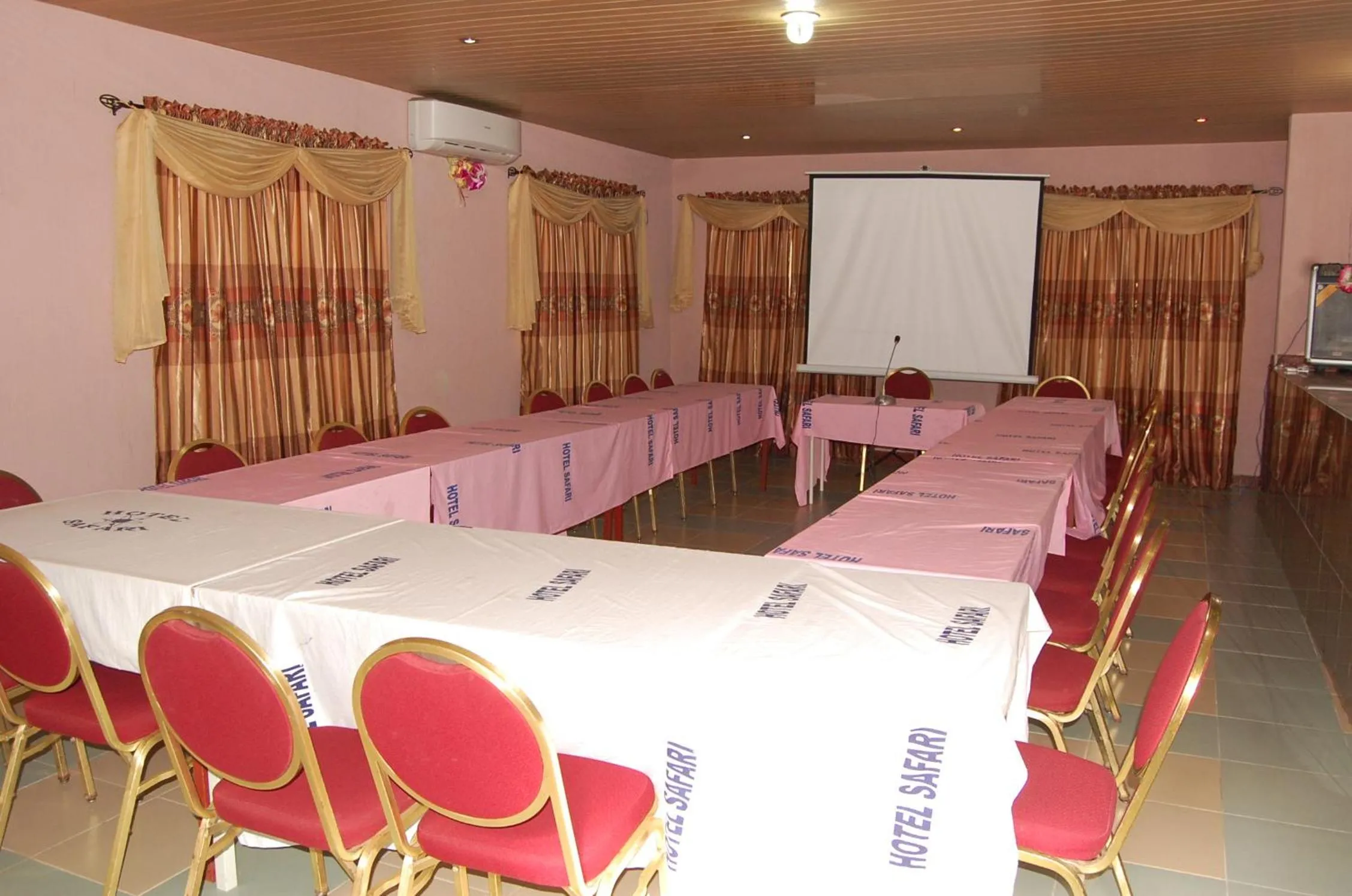 Meeting/conference room in Hotel Safari COTONOU